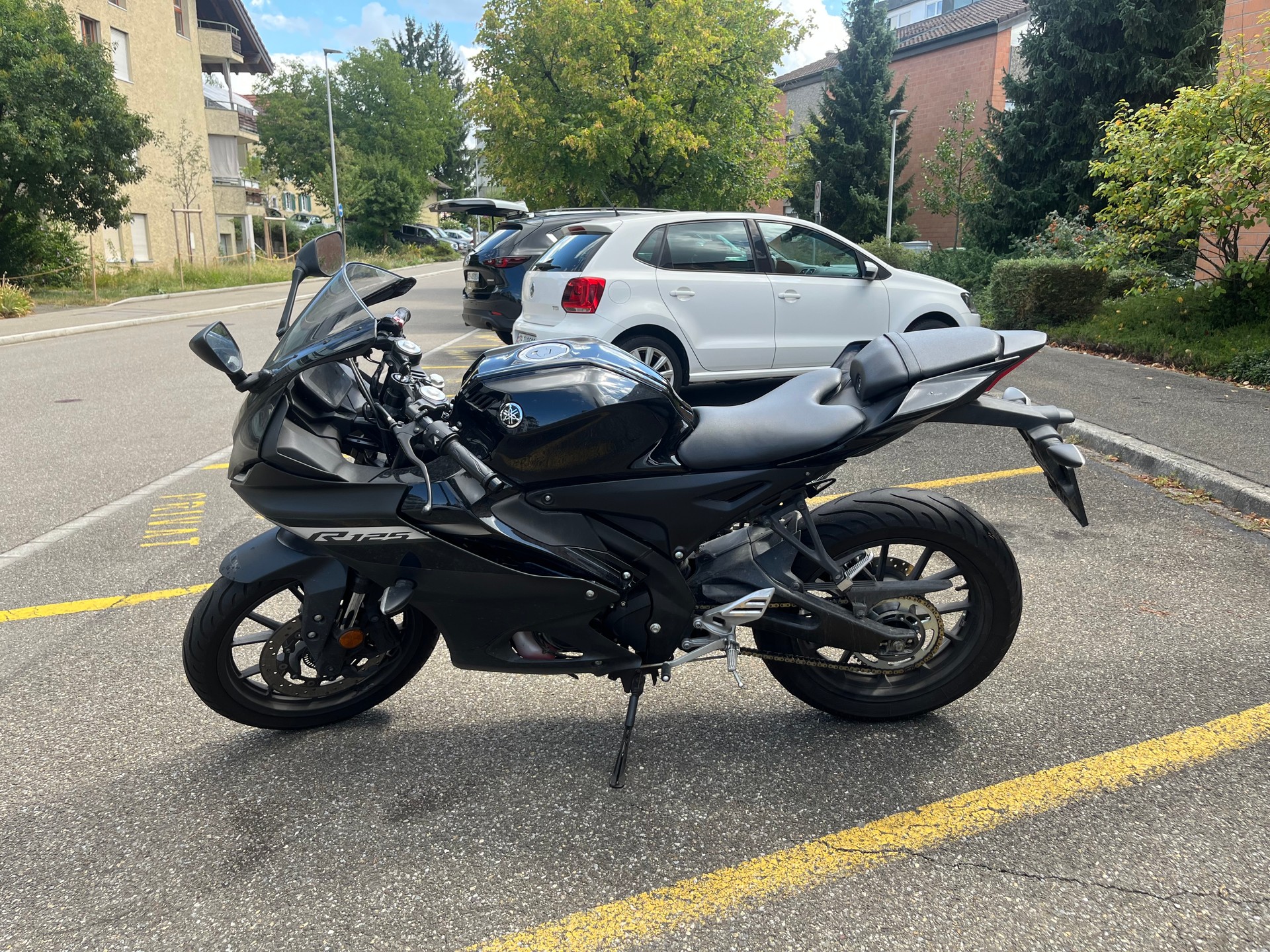 YAMAHA YZF-R 125 ABS-image-1
