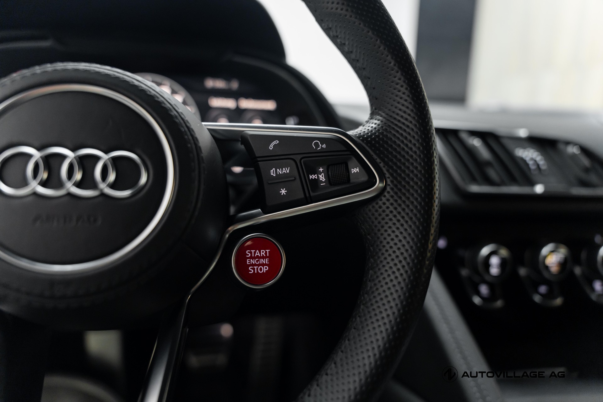 AUDI R8 Coupé RWD S-Tronic-image-17