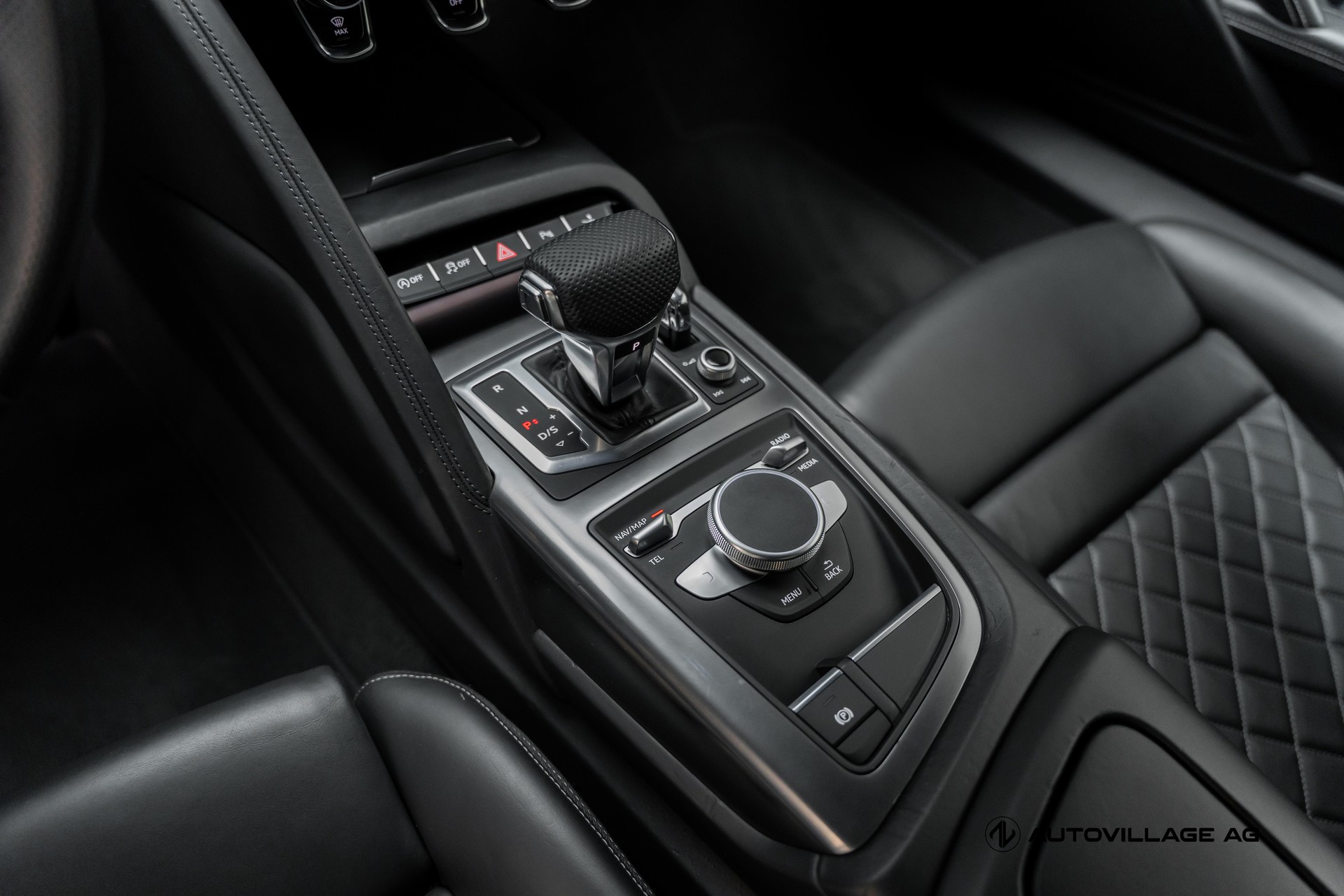 AUDI R8 Coupé RWD S-Tronic-image-10