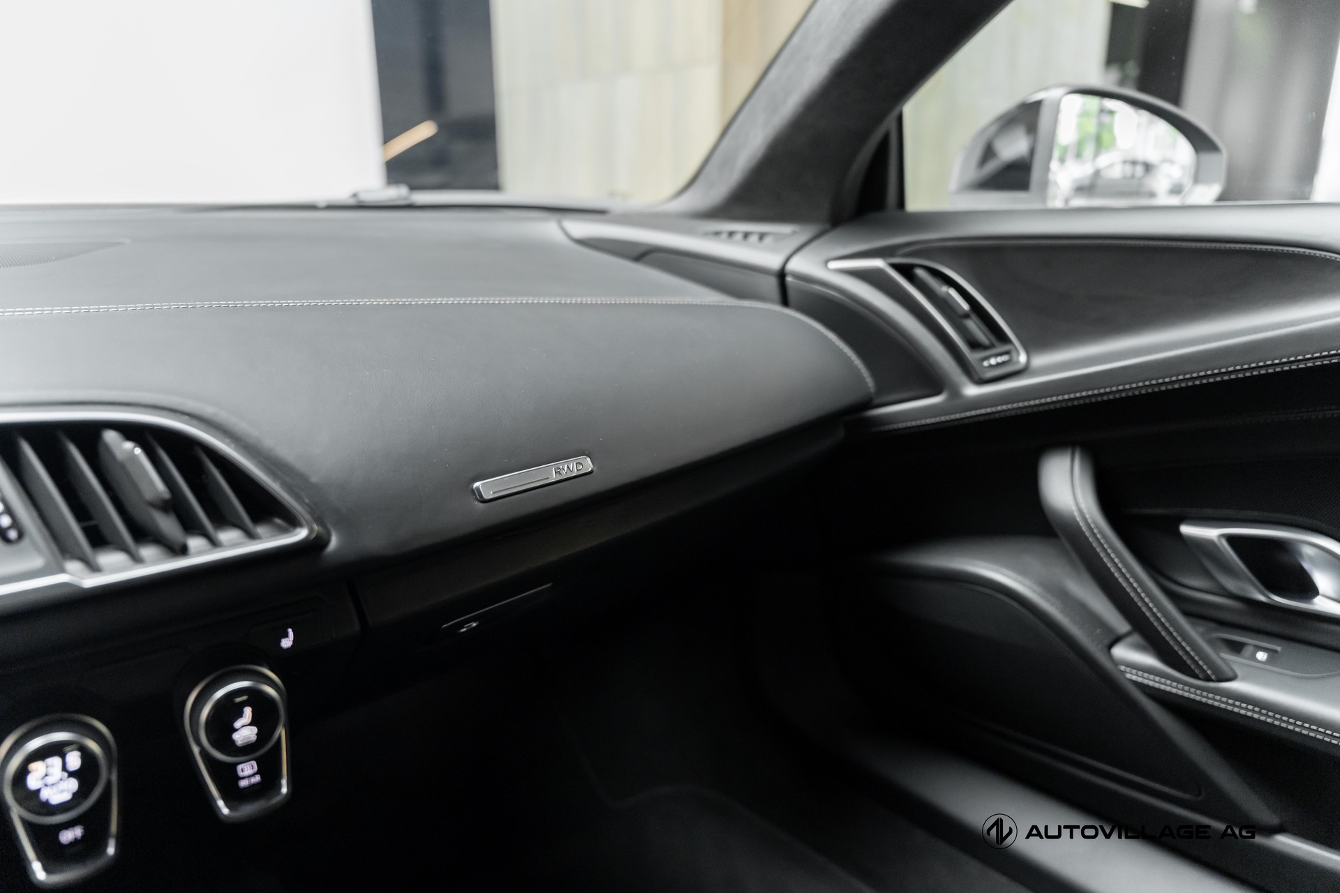 AUDI R8 Coupé RWD S-Tronic-image-13