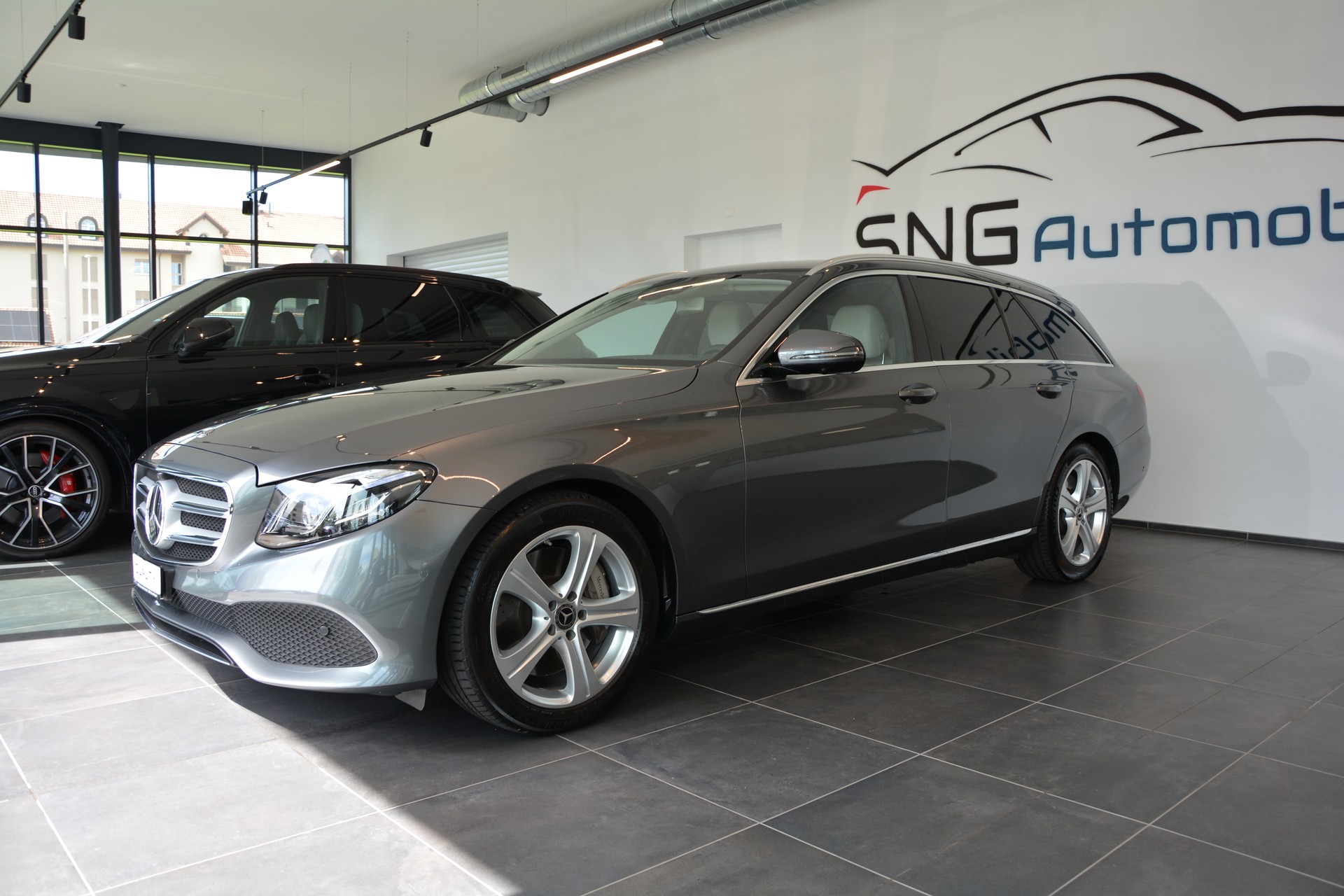 MERCEDES-BENZ E 400 Avantgarde 4 Matic 9G-Tronic-showroom-element-1