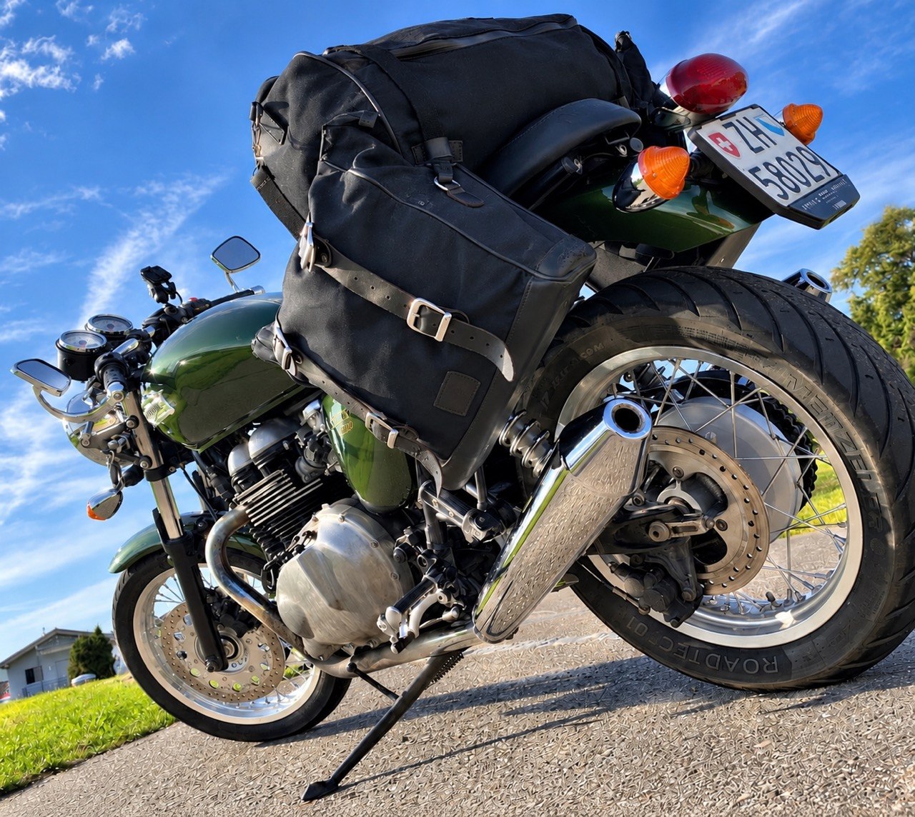 TRIUMPH Thruxton 900 i-image-1