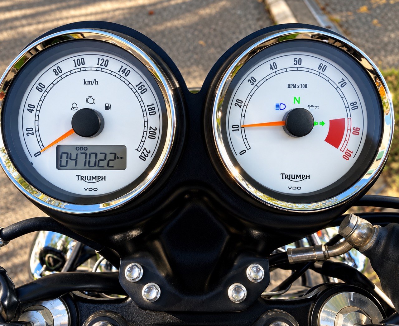 TRIUMPH Thruxton 900 i-image-3
