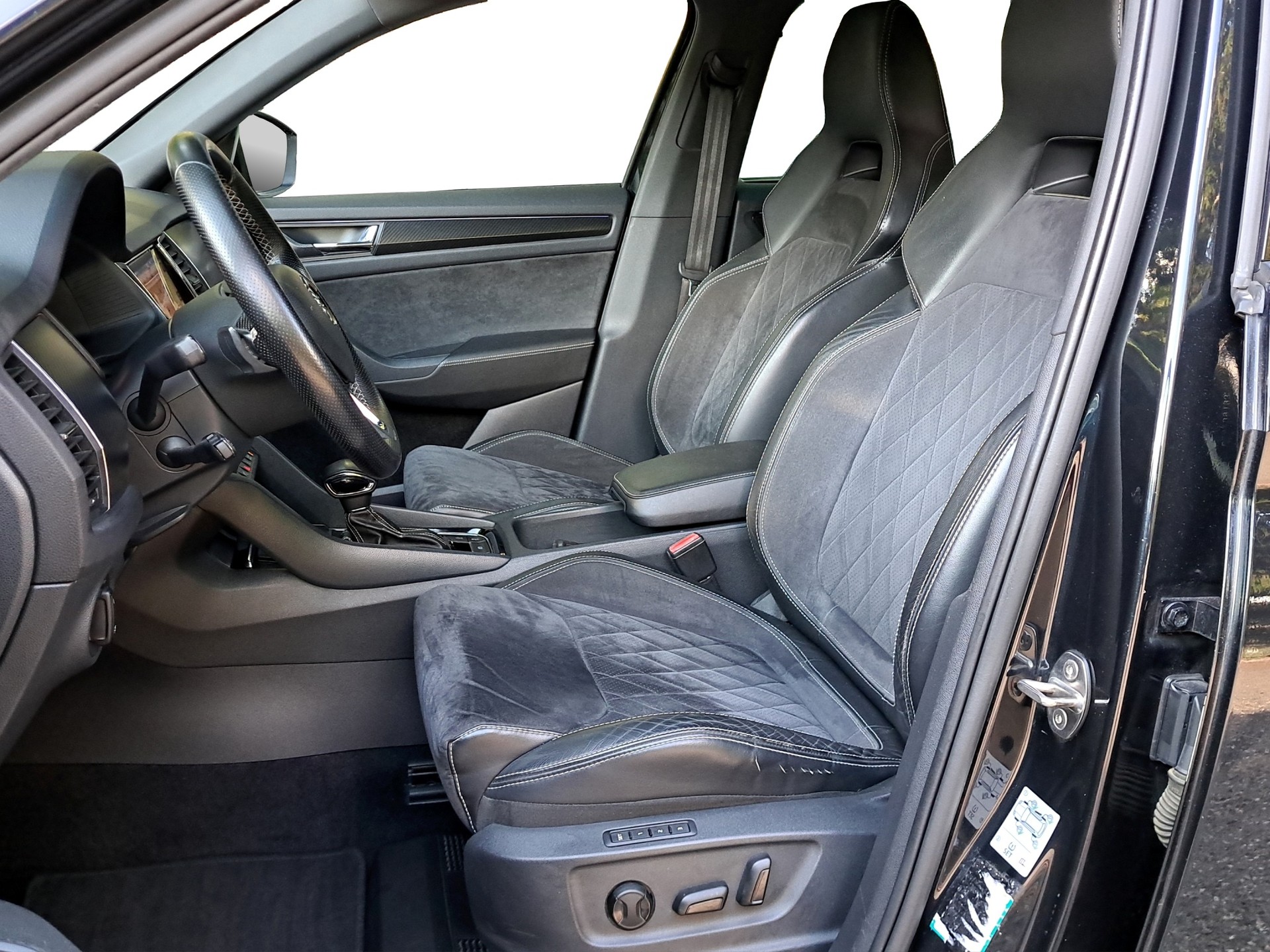 SKODA Kodiaq 2.0 TSI 4x4 Sport Line *360°Cam*-image-7
