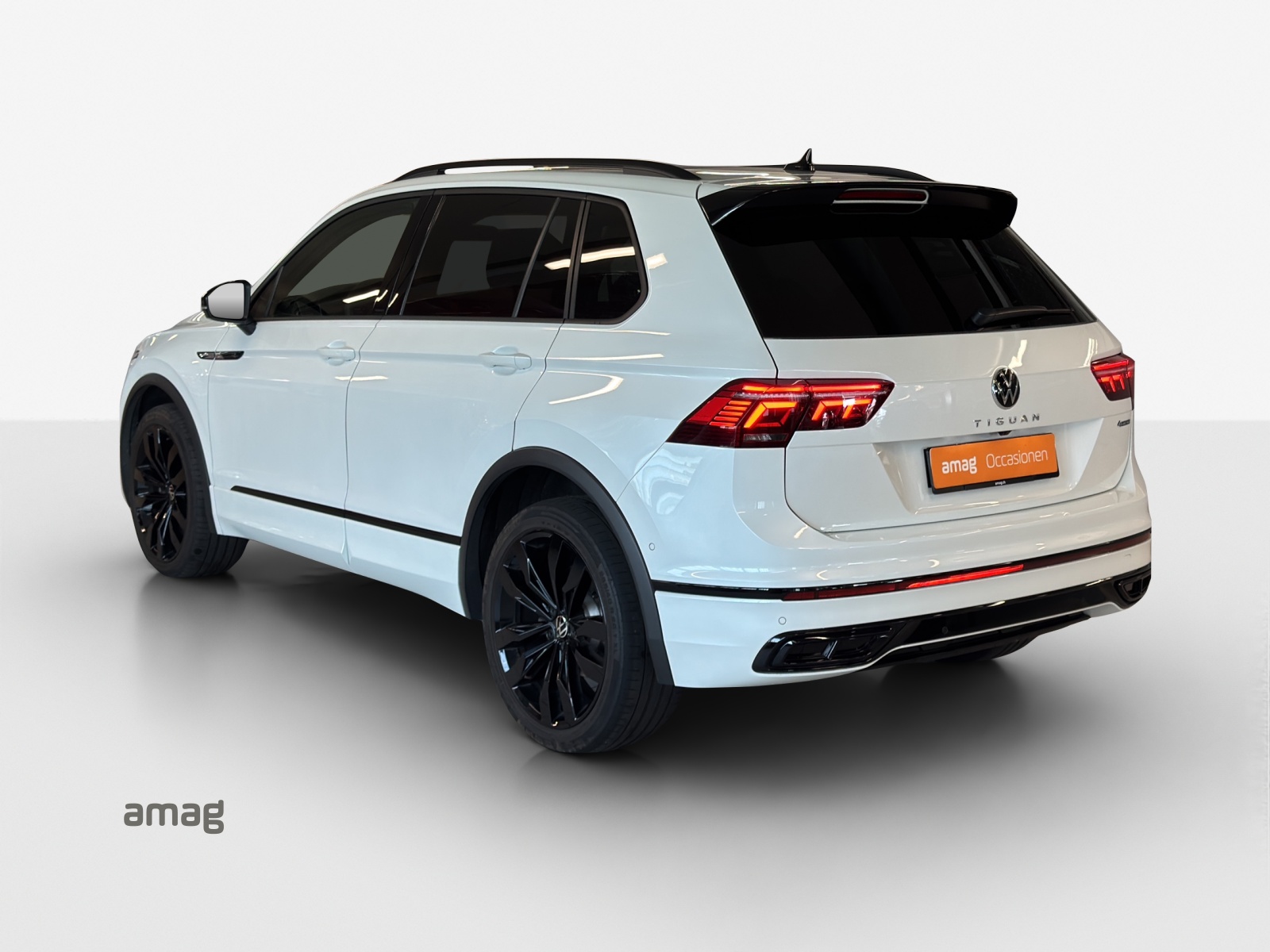 VW Tiguan 2.0TSI R-Line 4Motion DSG-showroom-element-2