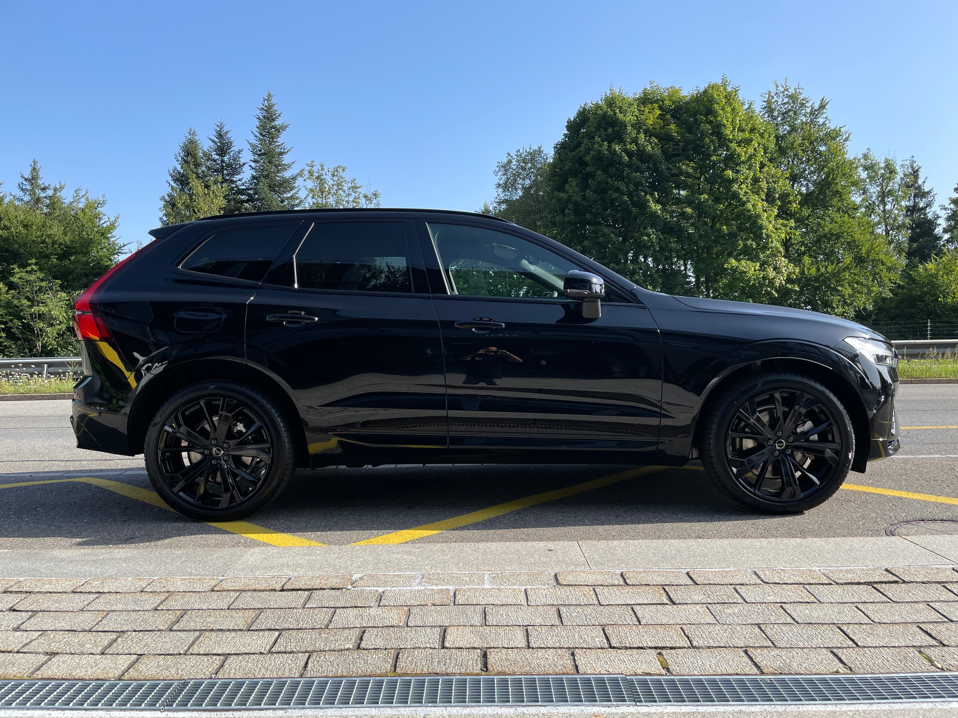 VOLVO XC60 T6 eAWD PluginHybrid Ultra Dark Geartronic-showroom-element-3