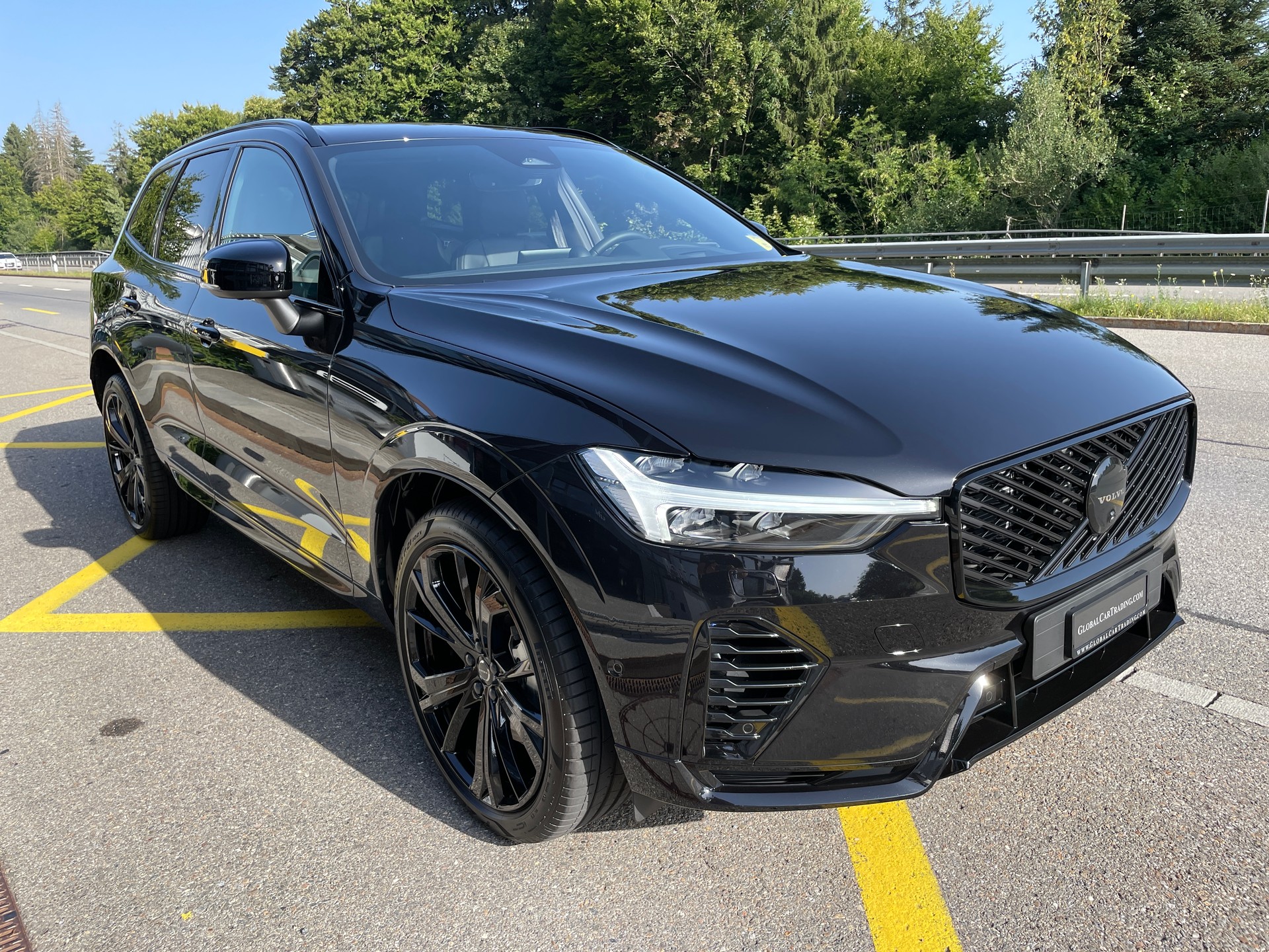 VOLVO XC60 T6 eAWD PluginHybrid Ultra Dark Geartronic-showroom-element-2