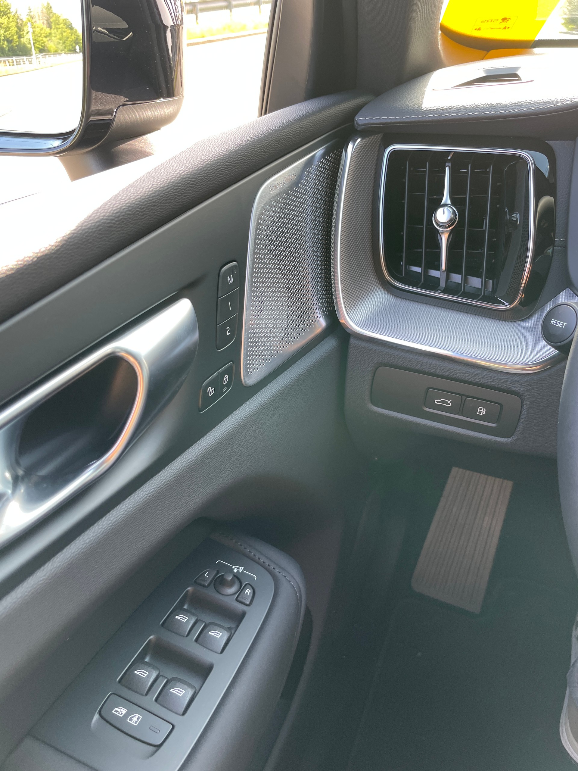 VOLVO XC60 T6 eAWD PluginHybrid Ultra Dark Geartronic-image-23