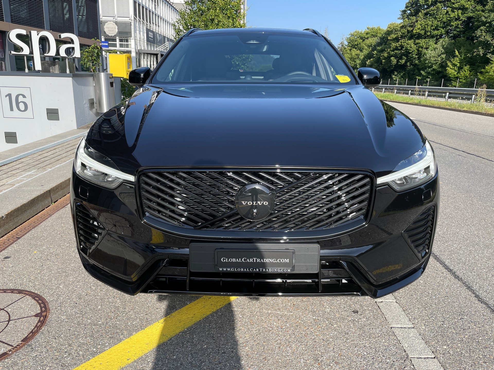VOLVO XC60 T6 eAWD PluginHybrid Ultra Dark Geartronic-showroom-element-1