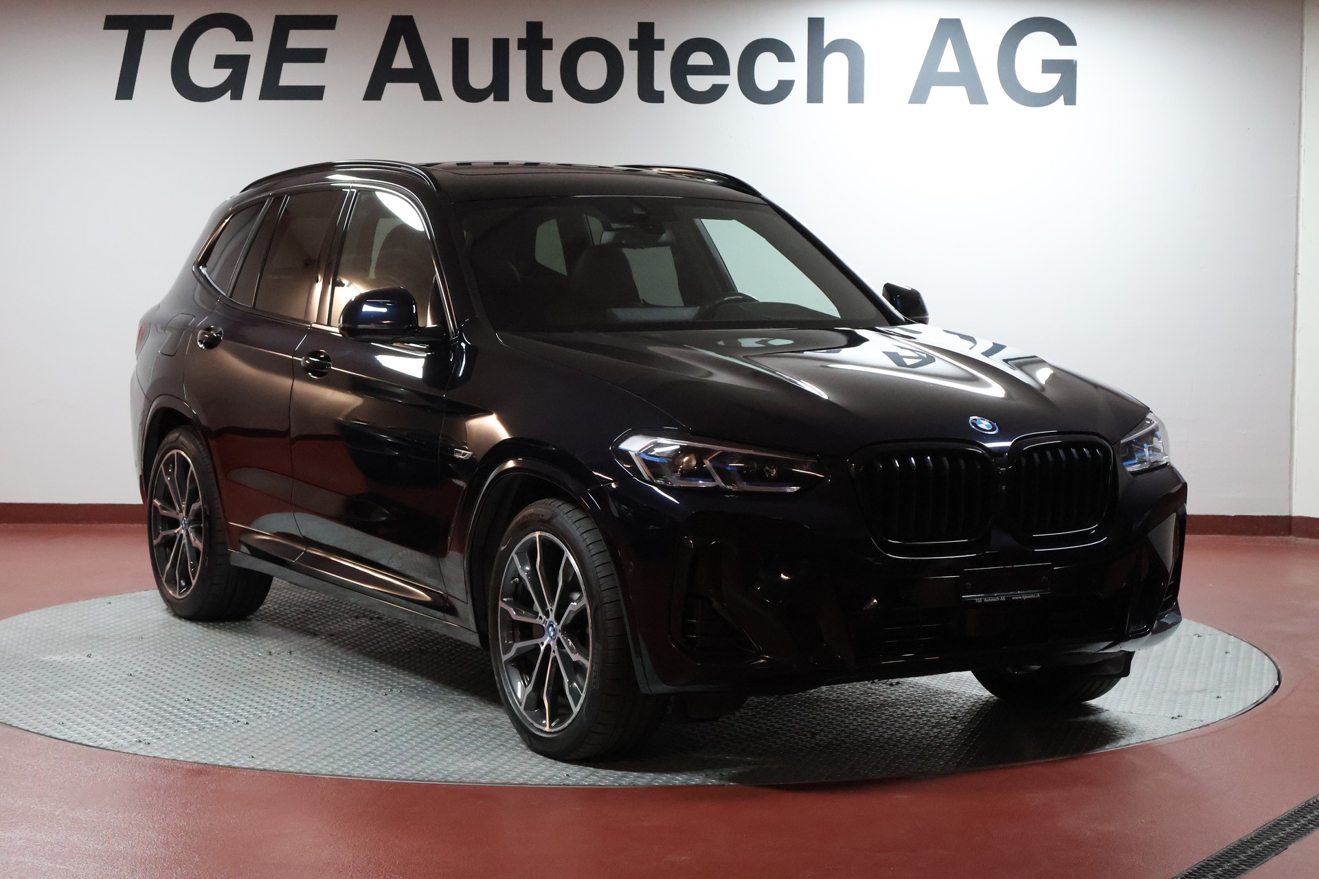 BMW X3 xDrive 30e M Sport-showroom-element-2