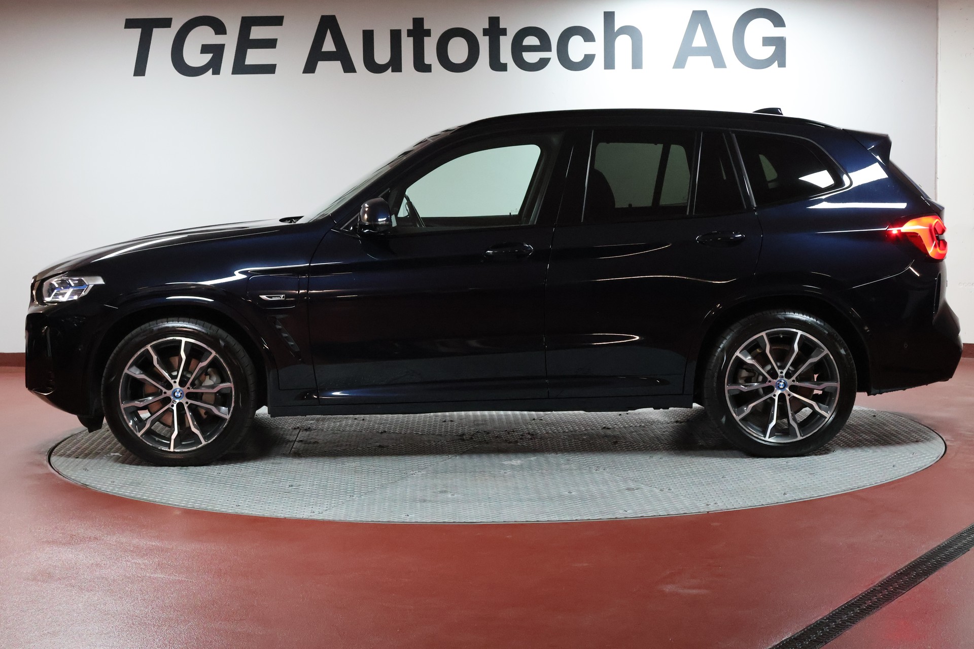 BMW X3 xDrive 30e M Sport-showroom-element-3