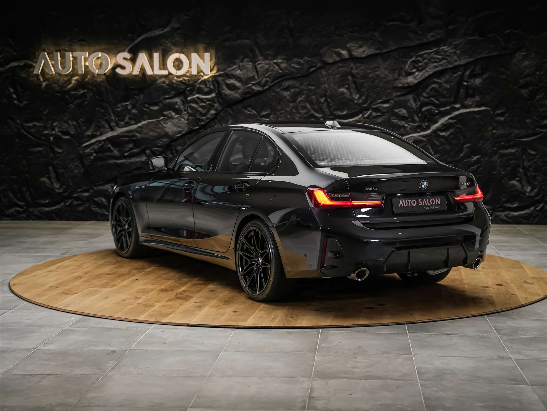BMW 320i xDrive Steptronic M Sport Pro *ALL BLACK*Facelift*Werksgarantie*20" Felgen*Harman/Kardon*-showroom-element-2