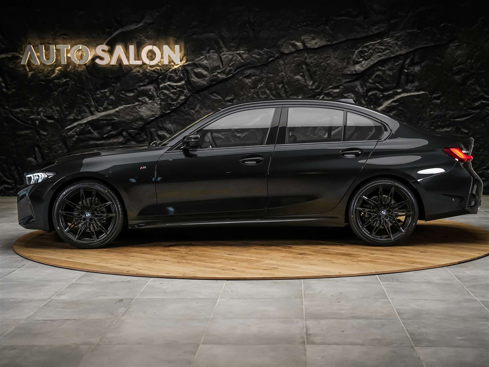 BMW 320i xDrive Steptronic M Sport Pro *ALL BLACK*Facelift*Werksgarantie*20" Felgen*Harman/Kardon*-showroom-element-1
