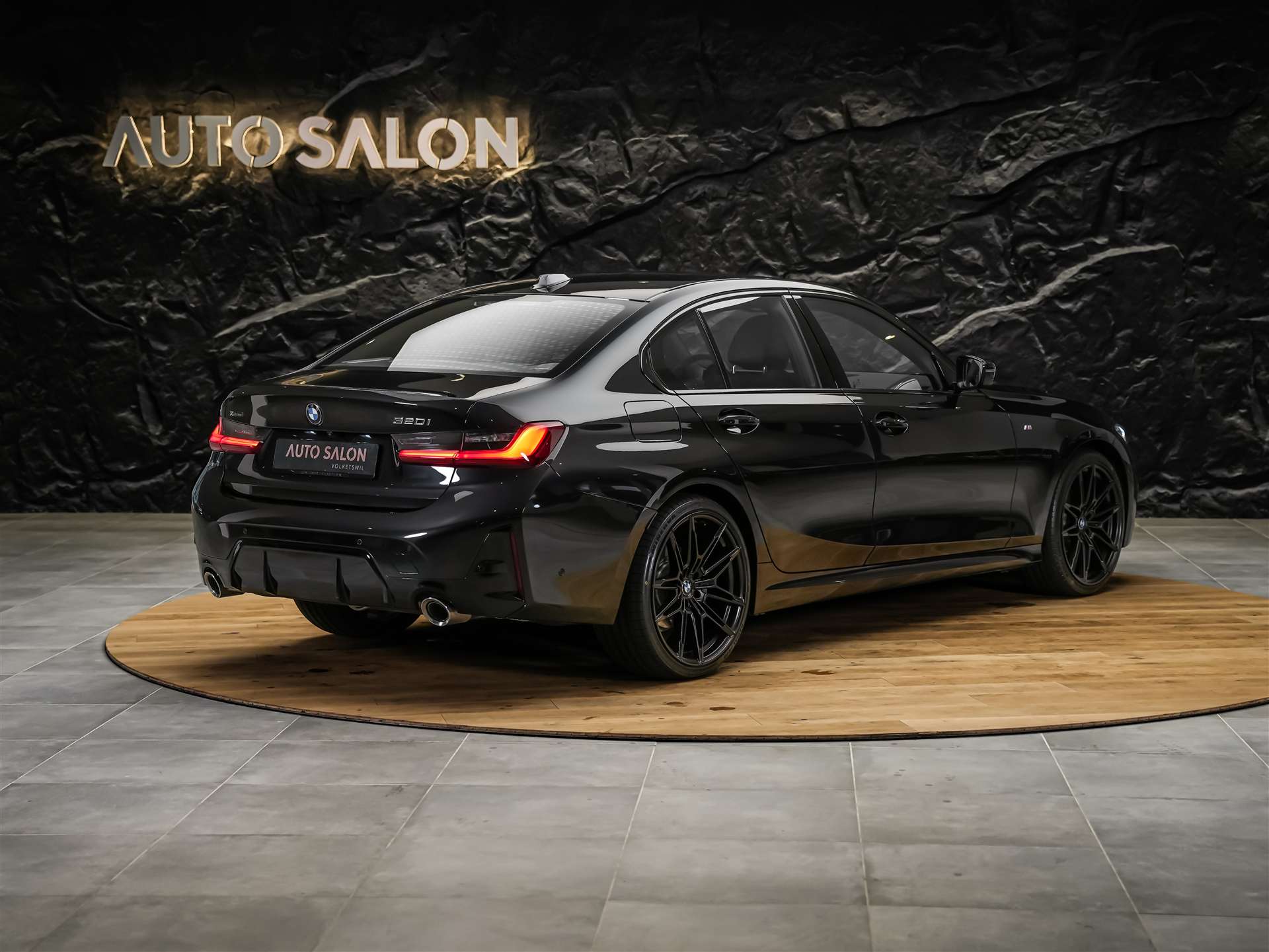 BMW 320i xDrive Steptronic M Sport Pro *ALL BLACK*Facelift*Werksgarantie*20" Felgen*Harman/Kardon*-image-4