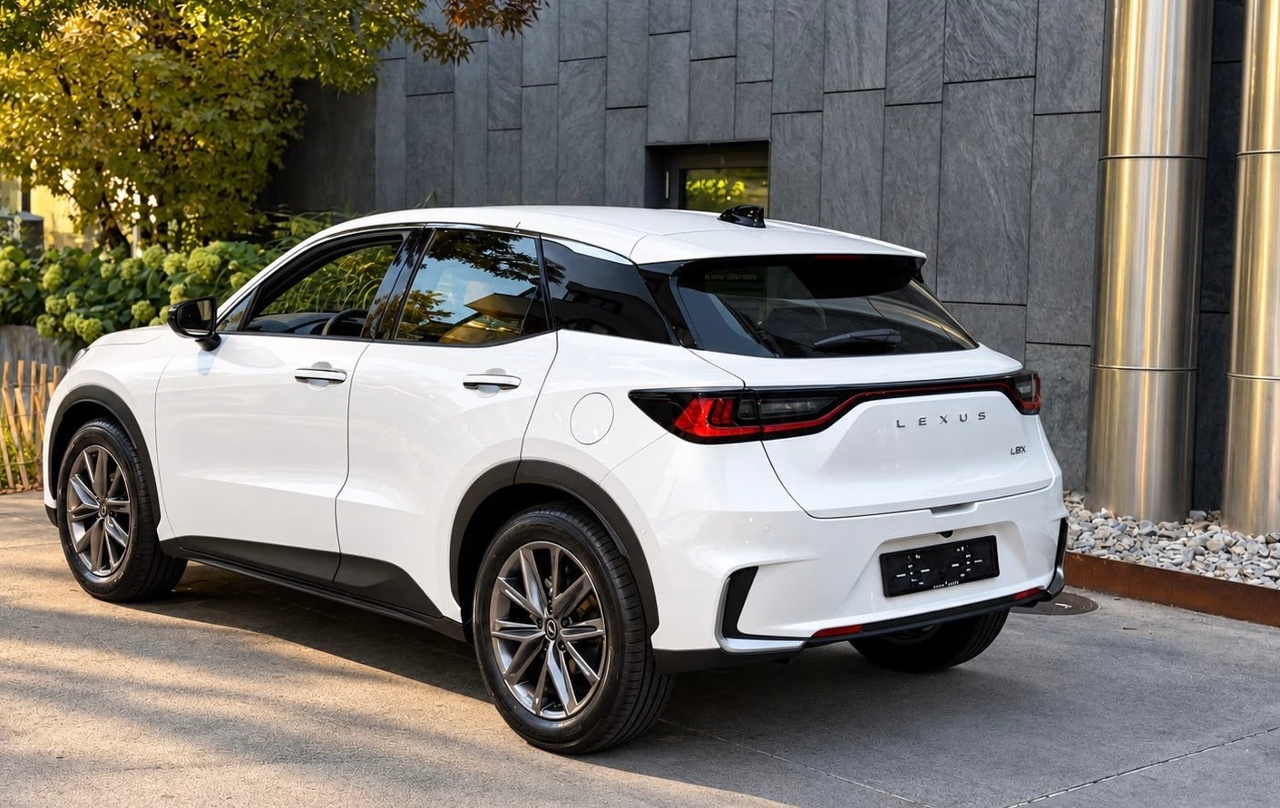 LEXUS LBX FWD Relax CVT-showroom-element-2