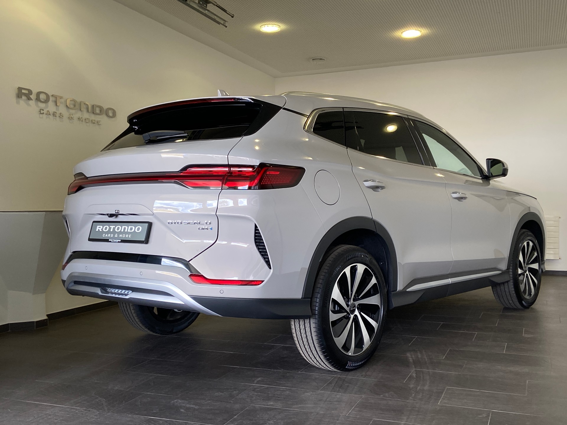 BYD Seal U DM-i Design AWD-showroom-element-1