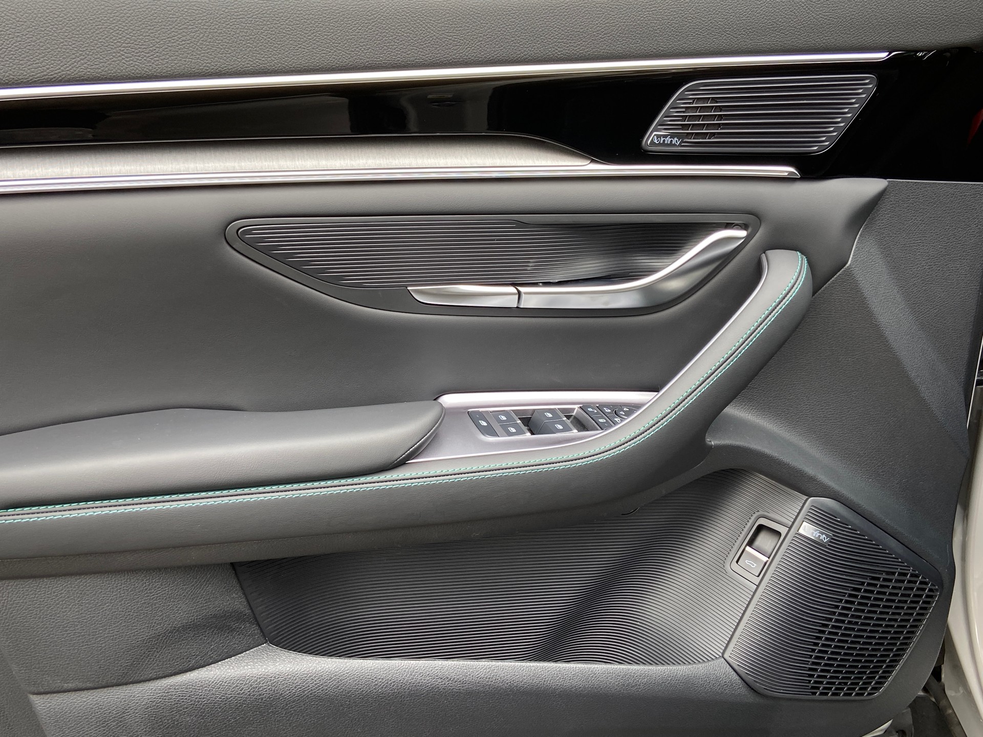BYD Seal U DM-i Design AWD-image-17