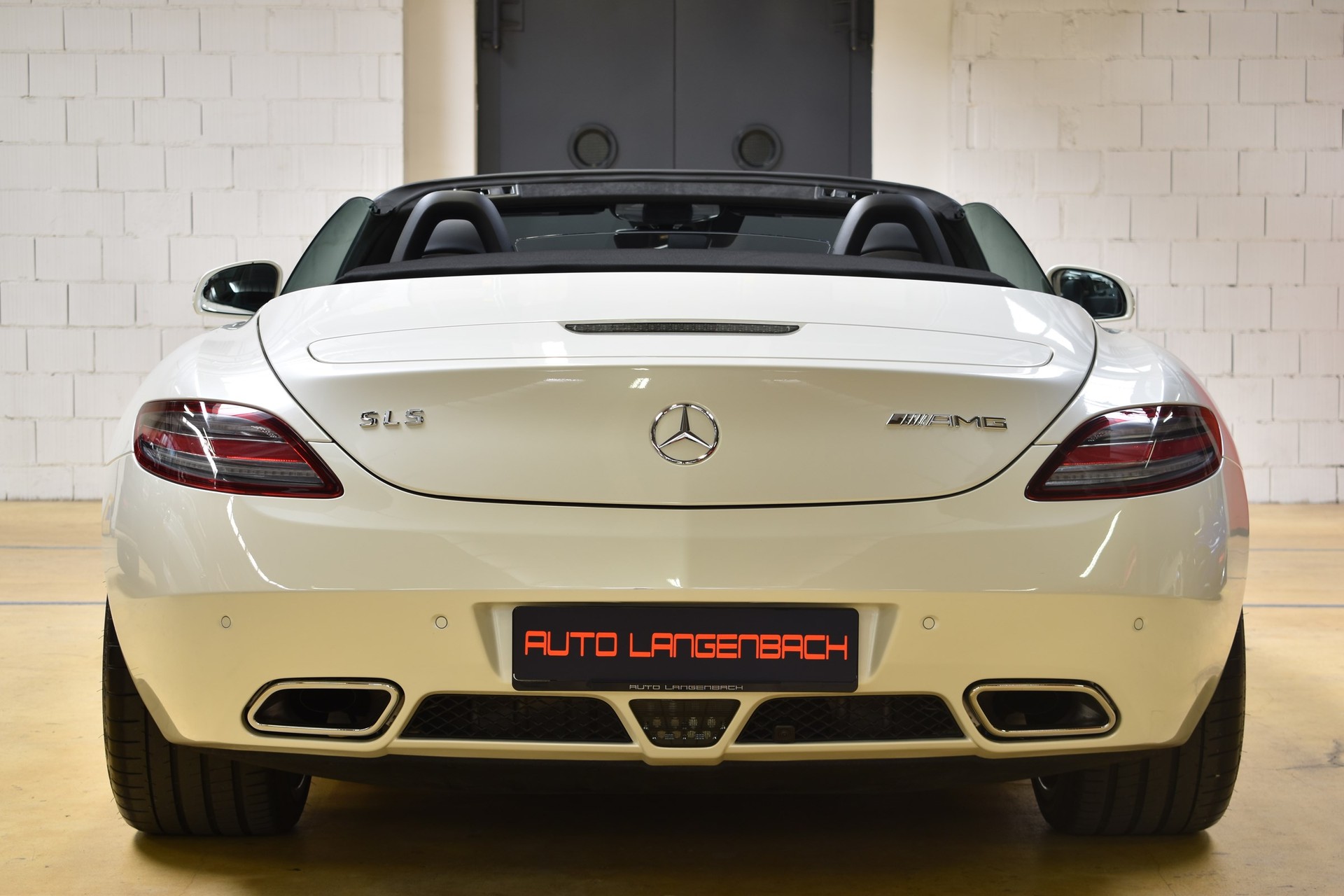 MERCEDES-BENZ SLS 63 AMG Speedshift-image-12