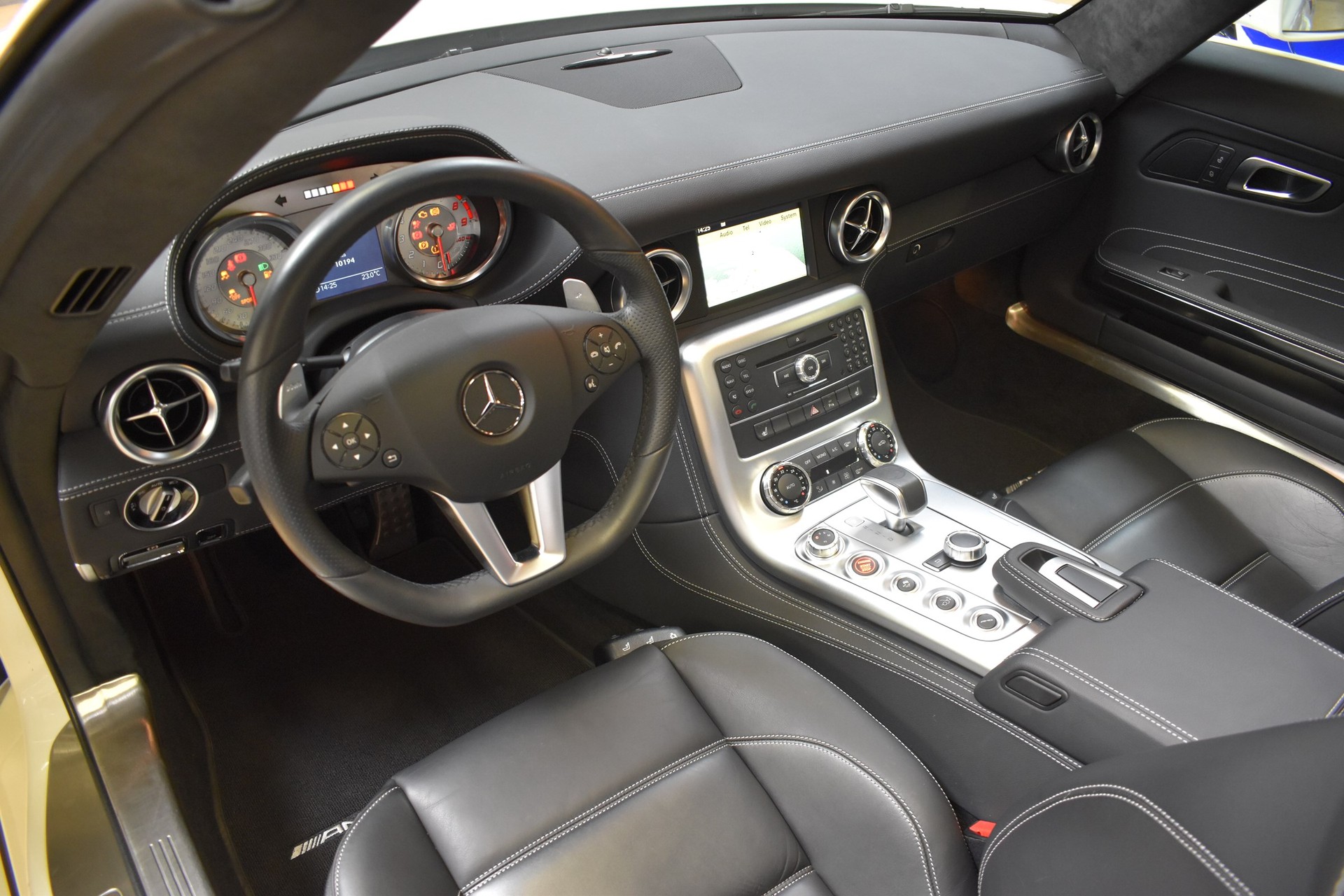 MERCEDES-BENZ SLS 63 AMG Speedshift-image-18