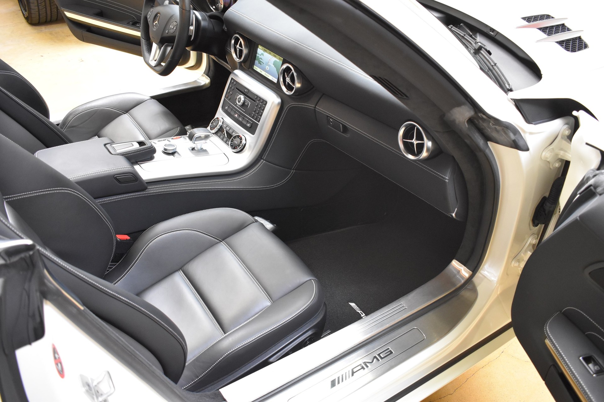 MERCEDES-BENZ SLS 63 AMG Speedshift-image-21