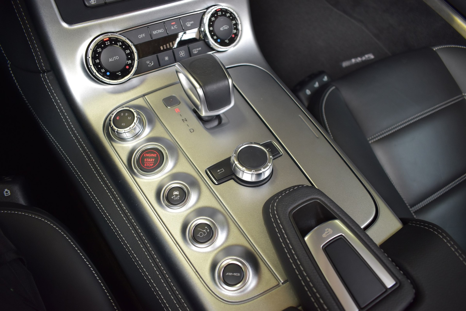 MERCEDES-BENZ SLS 63 AMG Speedshift-image-26
