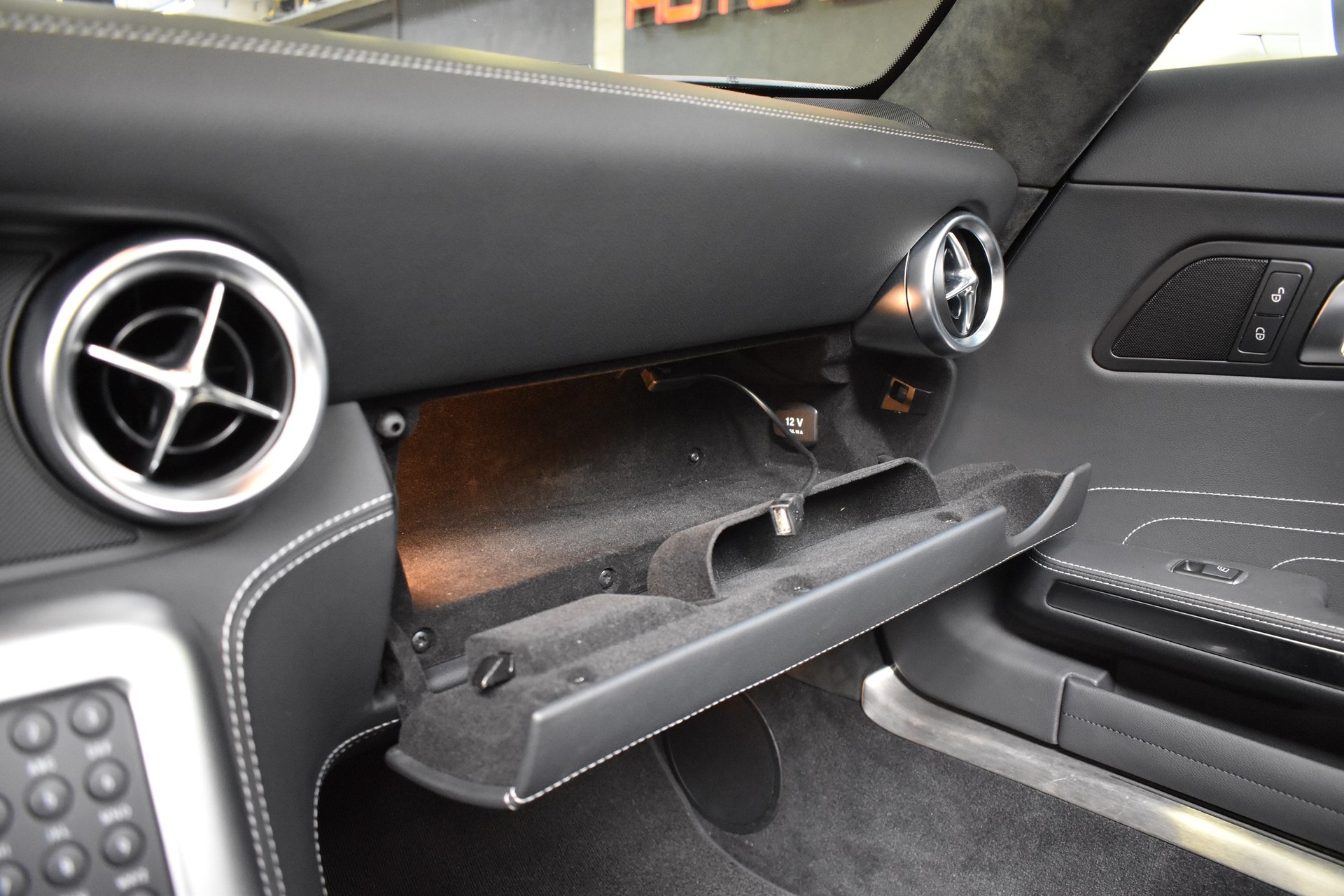 MERCEDES-BENZ SLS 63 AMG Speedshift-image-31