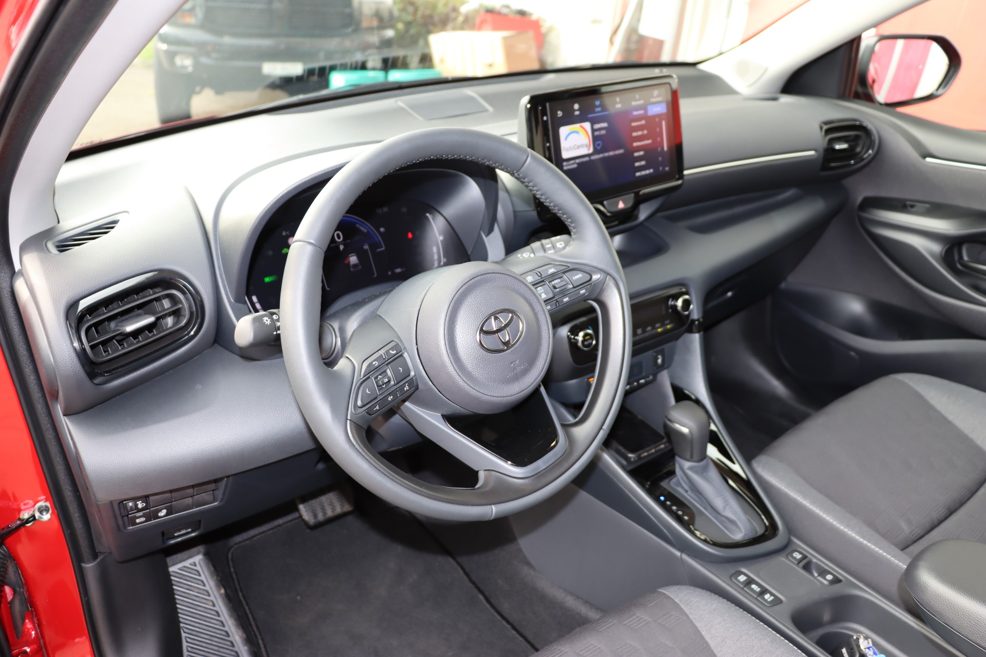 TOYOTA Yaris 1.5 Trend e-CVT-image-13