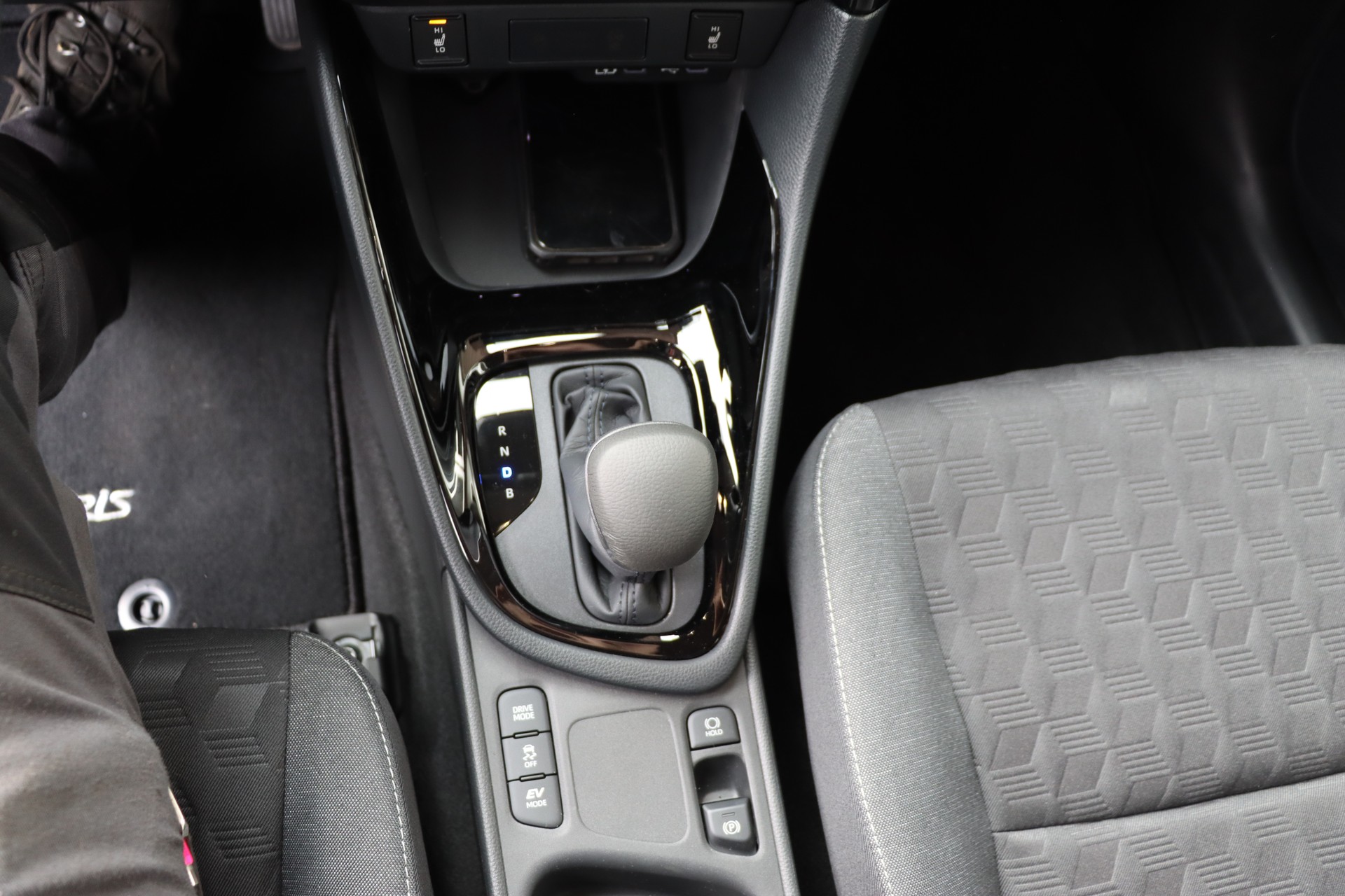 TOYOTA Yaris 1.5 Trend e-CVT-image-16