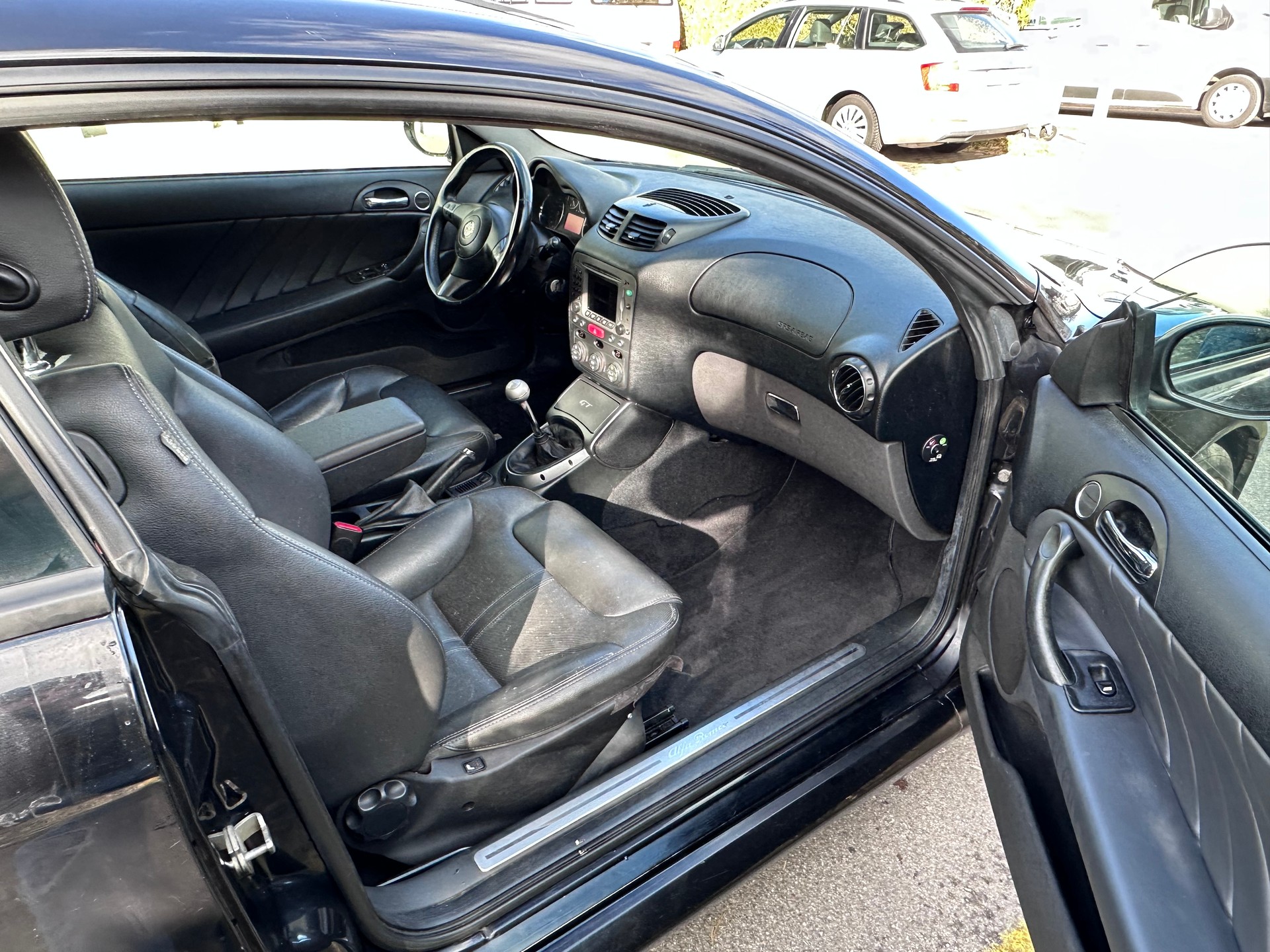 ALFA ROMEO GT 2.0 JTS Distinctive-image-8
