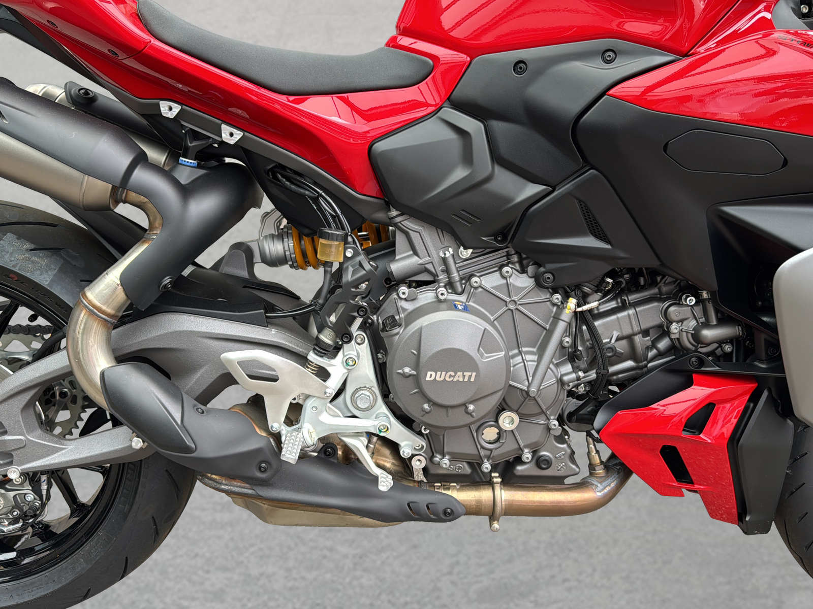 DUCATI Streetfighter V2 S-image-7