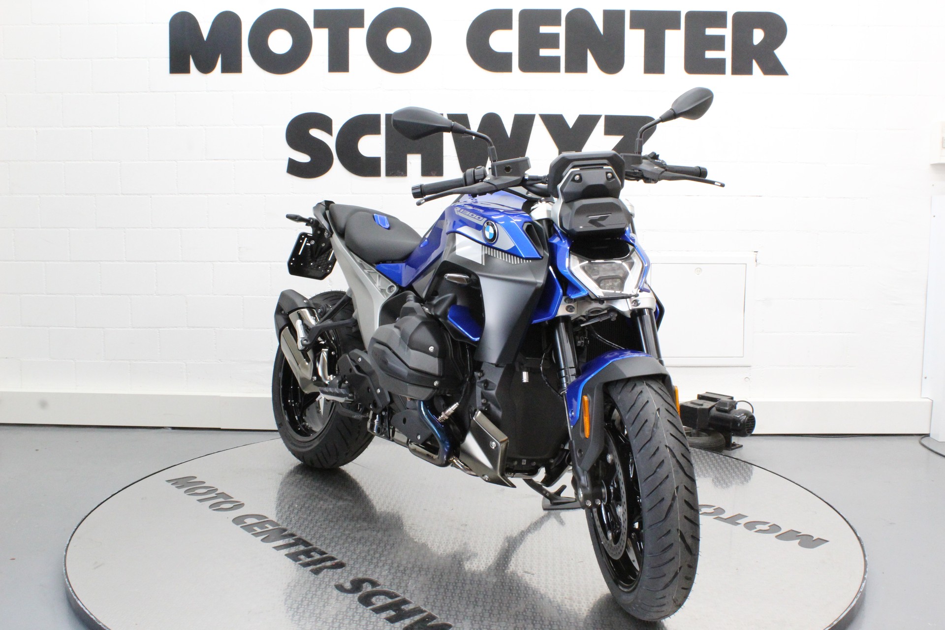 BMW R 1300 R-image-1