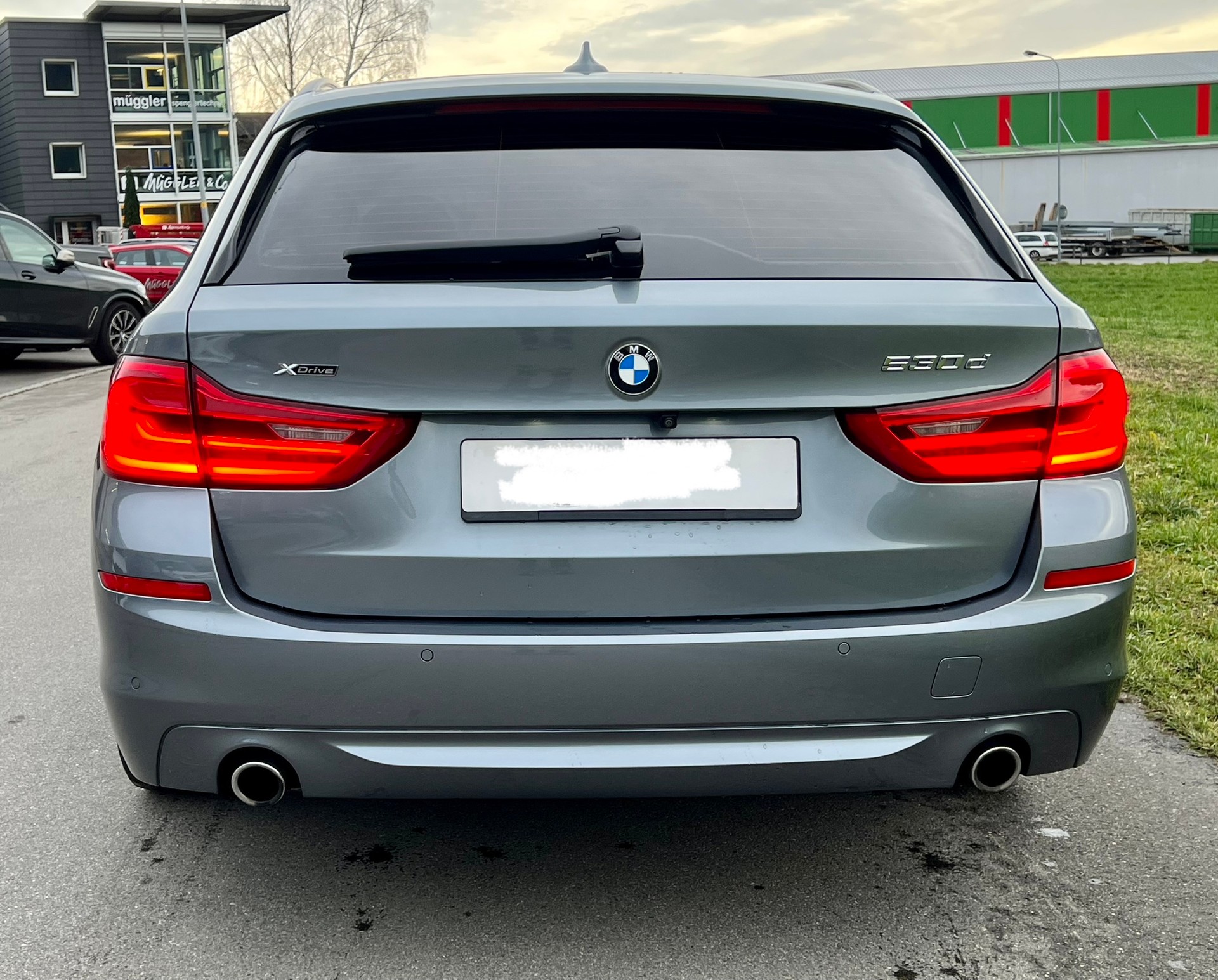BMW 530d xDrive Touring Sport Line Steptronic-showroom-element-2