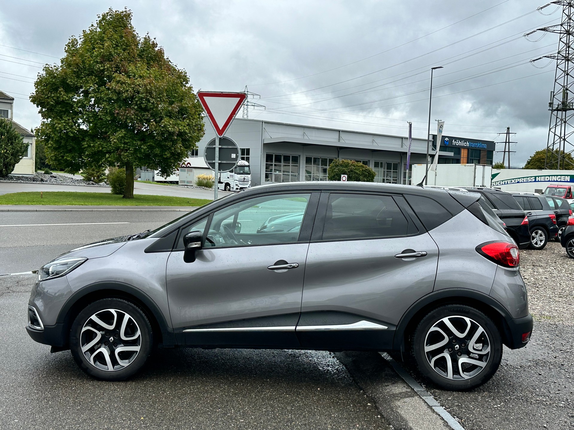 RENAULT Captur 1.2 T 16V Privilège EDC-image-7