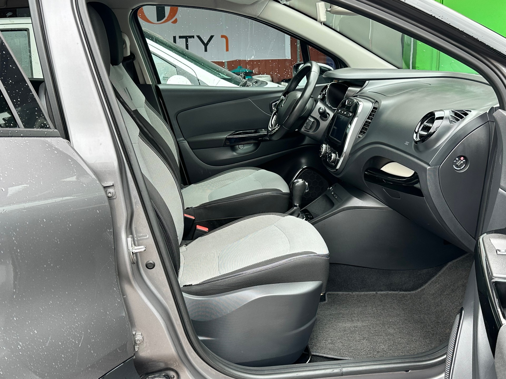 RENAULT Captur 1.2 T 16V Privilège EDC-image-12