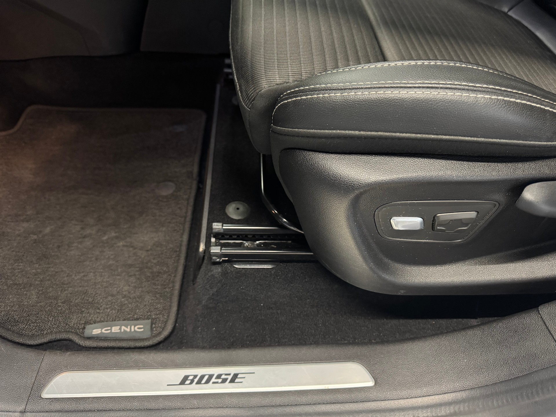 RENAULT Scénic 1.6 dCi Bose EDC-image-16