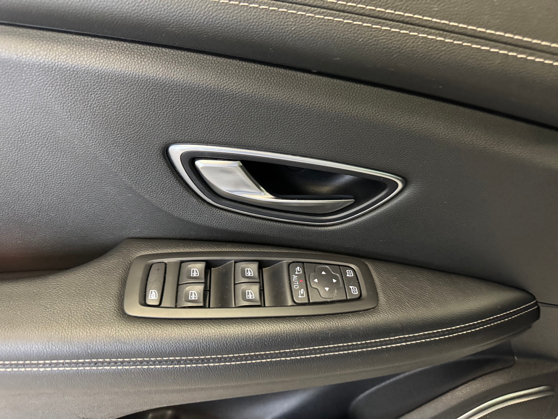 RENAULT Scénic 1.6 dCi Bose EDC-image-15
