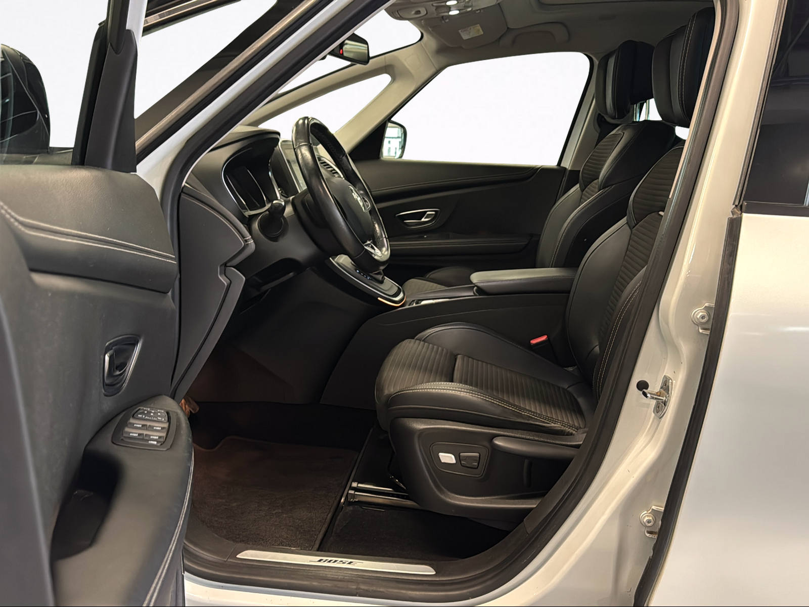 RENAULT Scénic 1.6 dCi Bose EDC-image-10