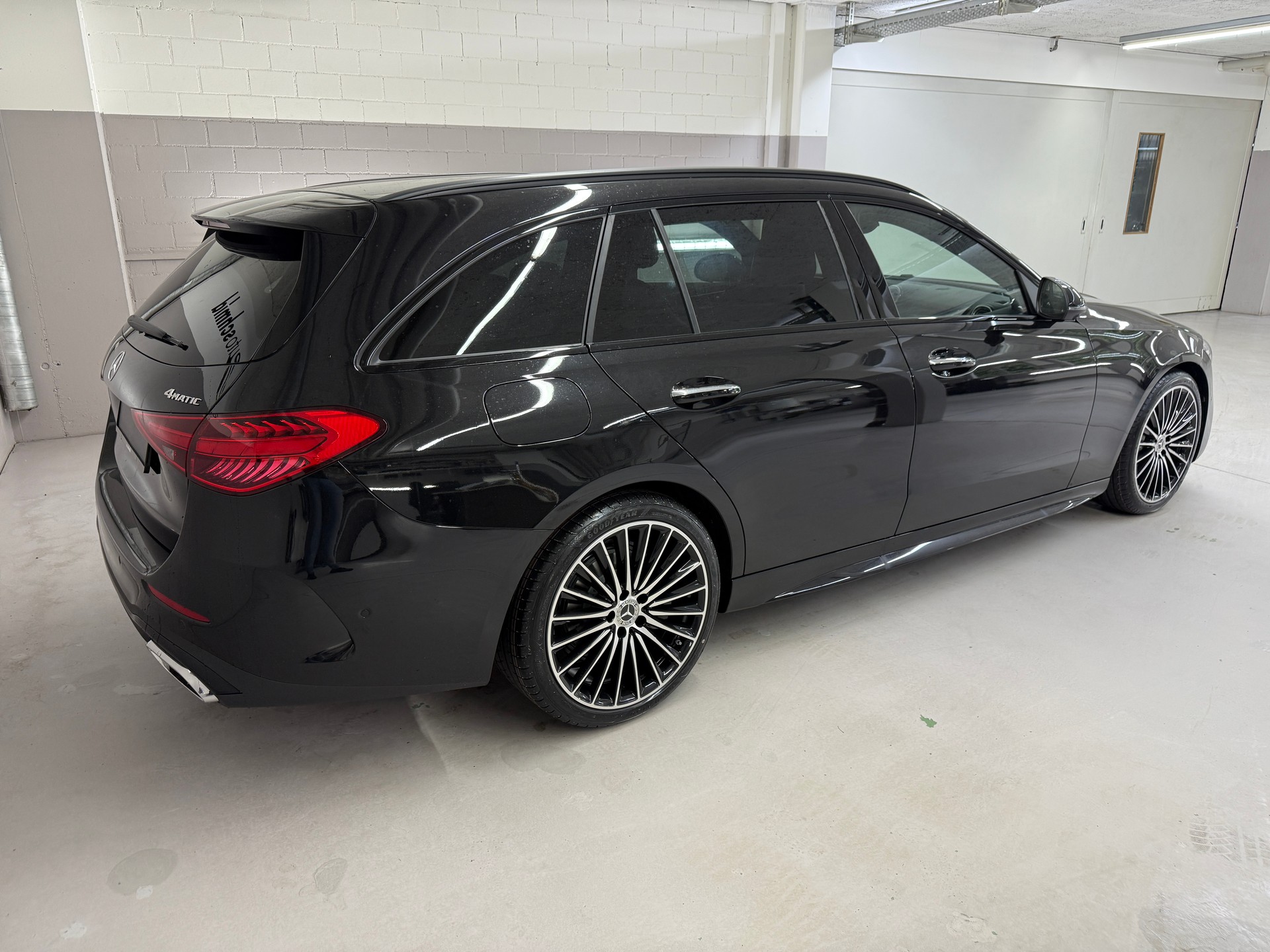 MERCEDES-BENZ C 300 4MATIC T-Modell-showroom-element-3