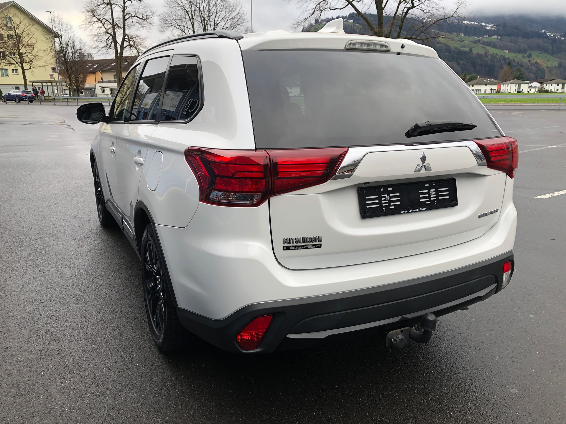 MITSUBISHI Outlander 2.0 BlackLine 4WD CVT-showroom-element-3