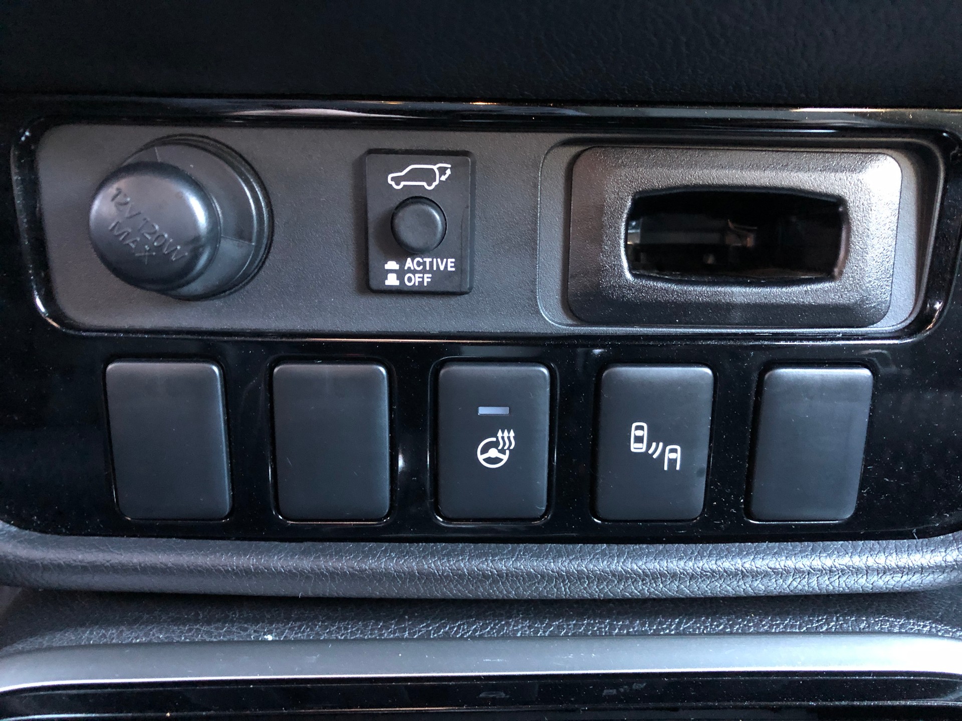 MITSUBISHI Outlander 2.0 BlackLine 4WD CVT-image-15