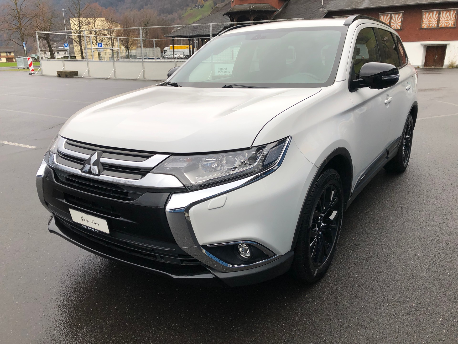 MITSUBISHI Outlander 2.0 BlackLine 4WD CVT-showroom-element-1