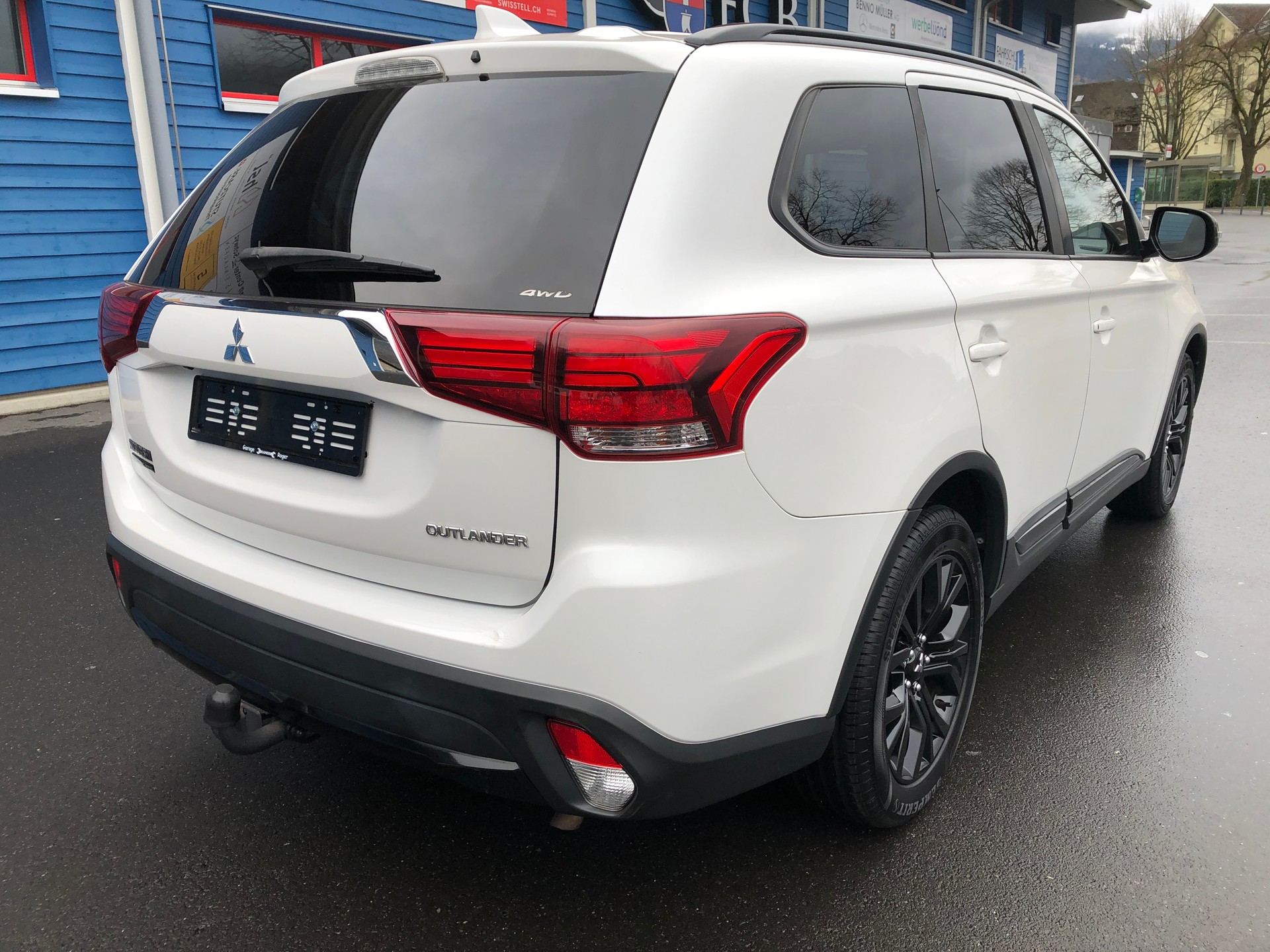 MITSUBISHI Outlander 2.0 BlackLine 4WD CVT-showroom-element-2