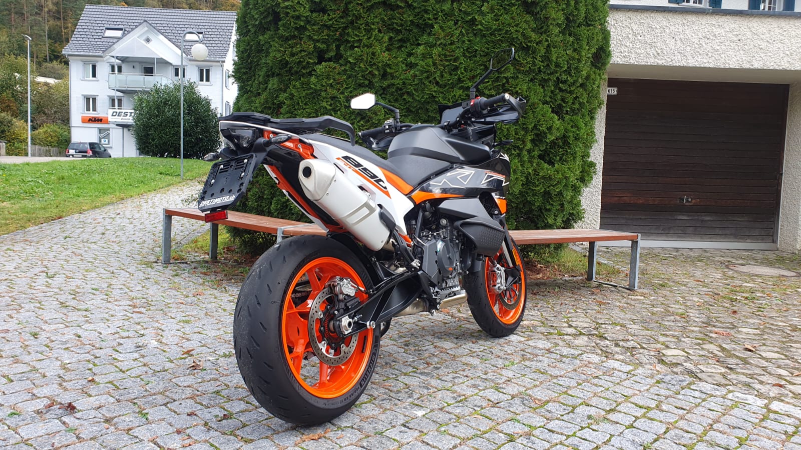 KTM 890 SMT-image-3