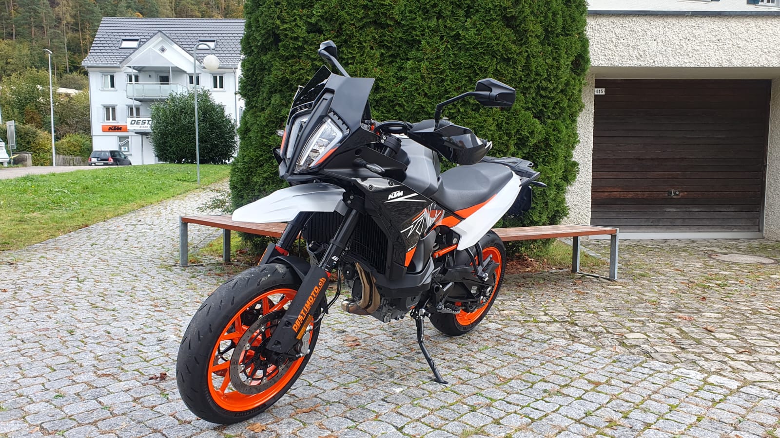 KTM 890 SMT-image-2
