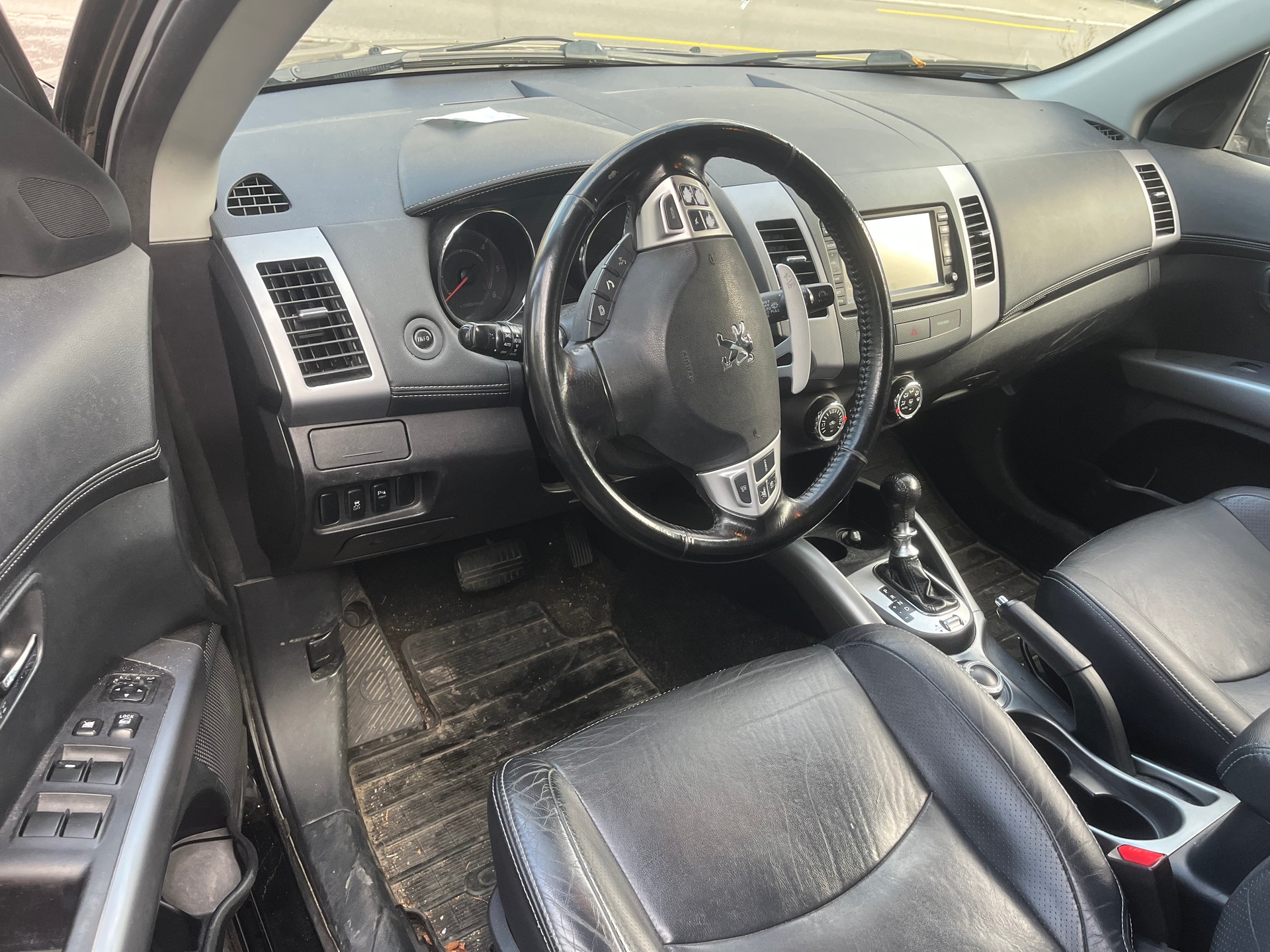 PEUGEOT 4007 2.2 HDi Dynamic DCS6-image-8