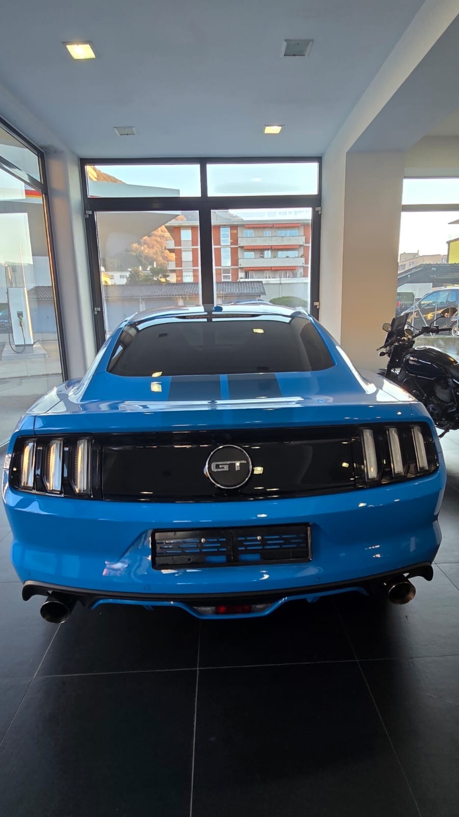 FORD Mustang Fastback 5.0 V8 GT Blue Edition-image-3