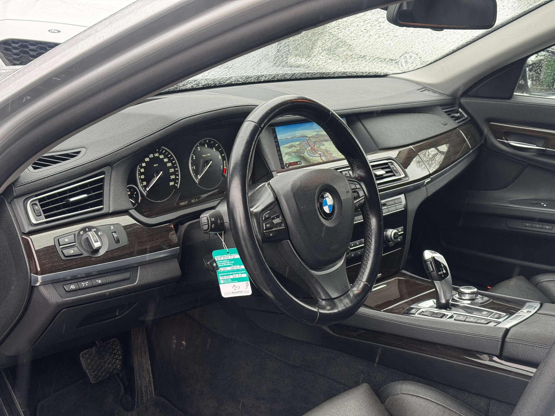 BMW 750i xDrive-image-9