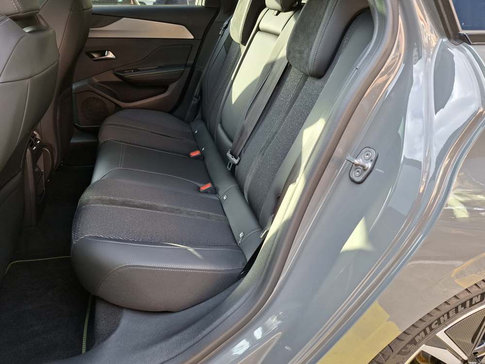 PEUGEOT 308 SW 1.6 PHEV 180 GT-image-10