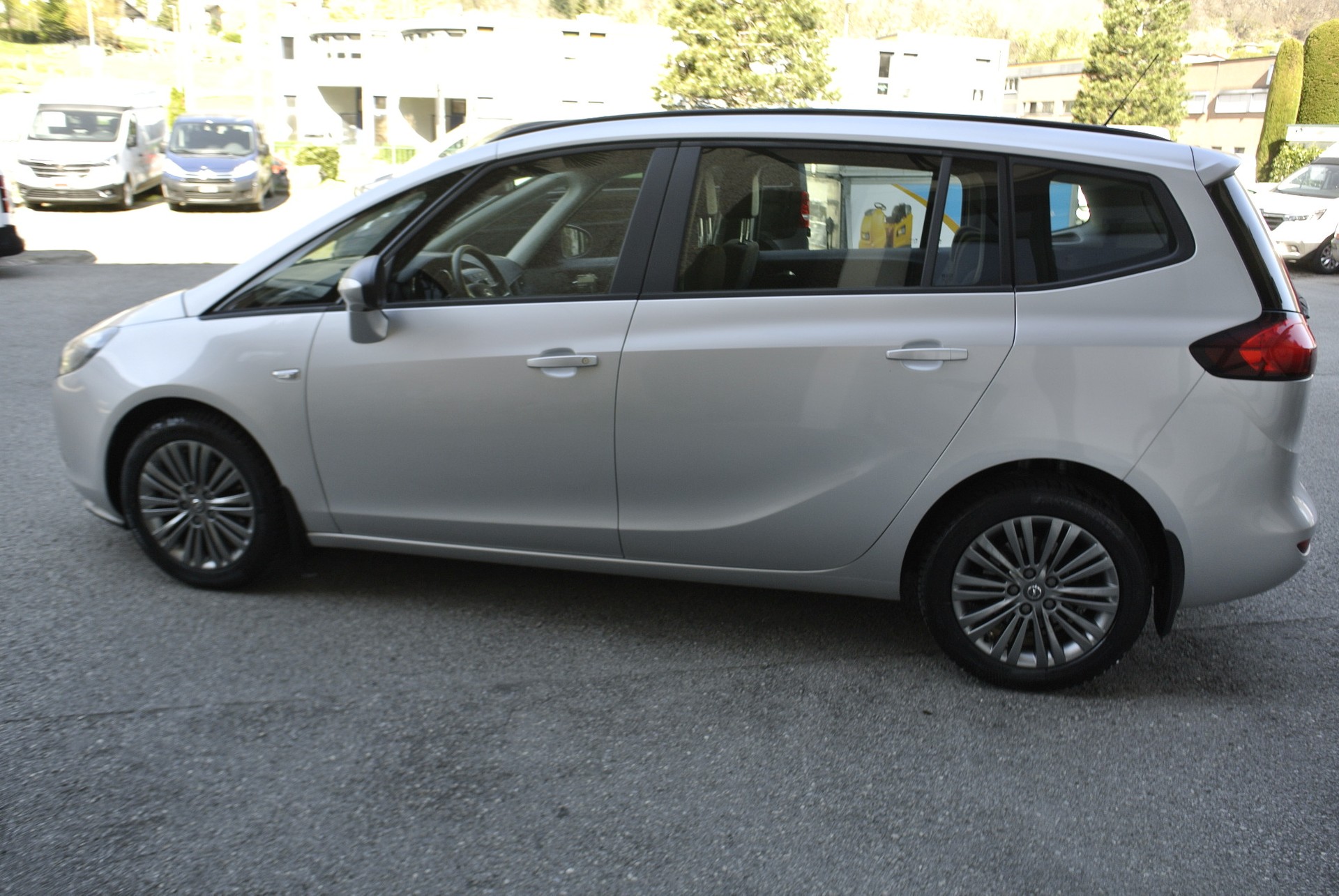 OPEL Zafira Tourer 1.6i 16V CNG Turbo Active Edition-image-9
