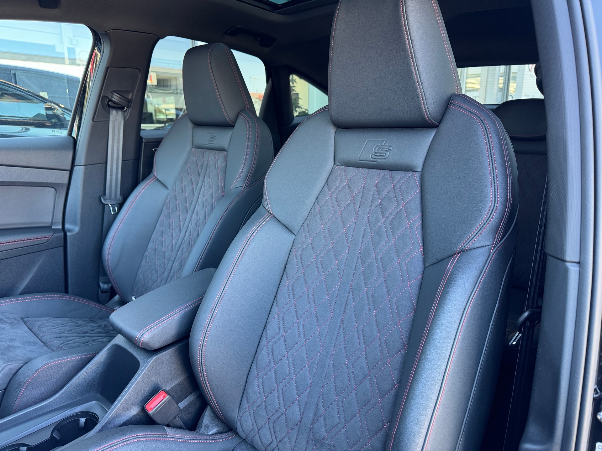 AUDI Q4 Sportback e-tron 45 Edition Swiss Ski quattro-image-11